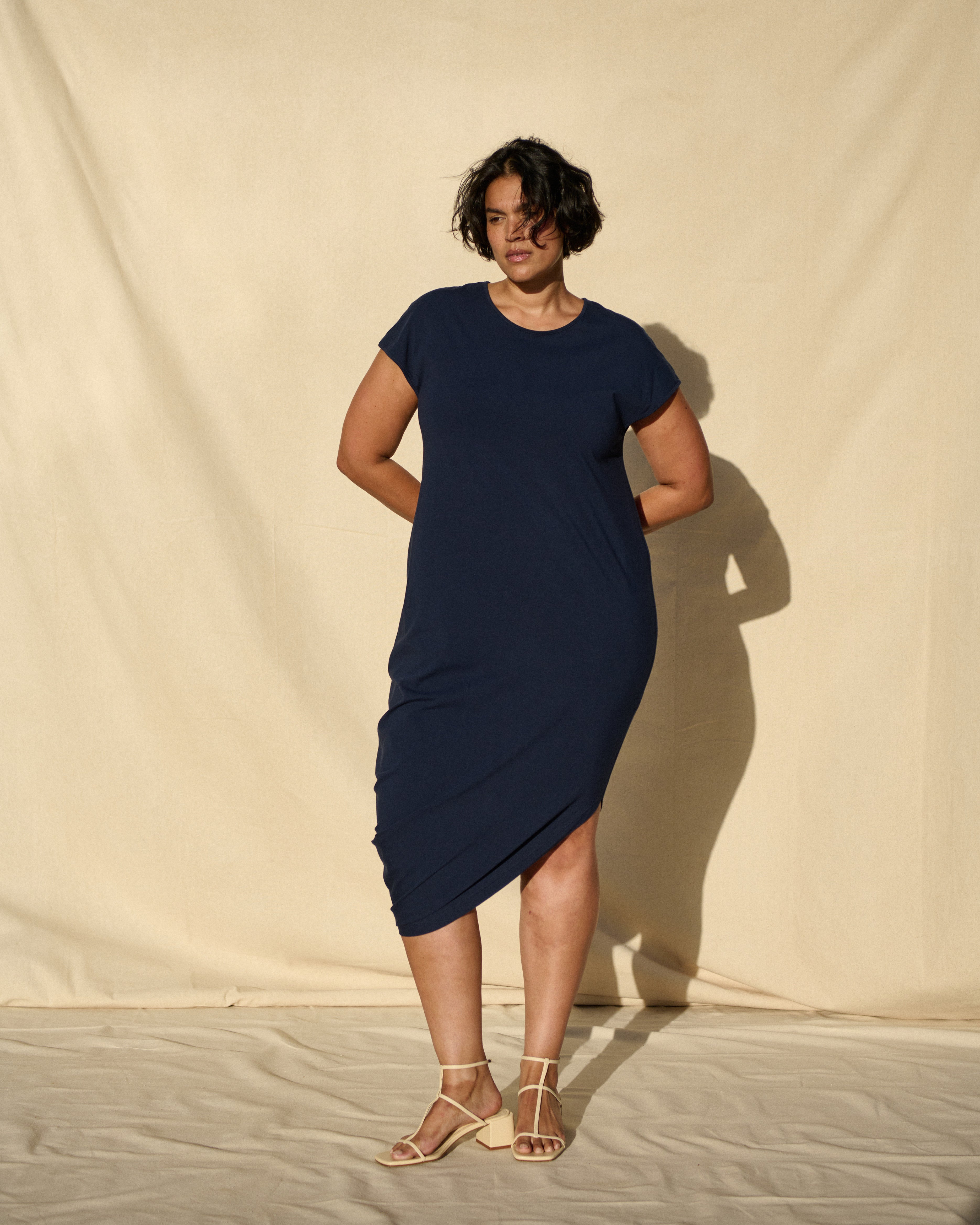 新品 USA NAVY GOWN MEDIUM…AWQ 新品 USA NAVY GOWN MEDIUM…AWQ