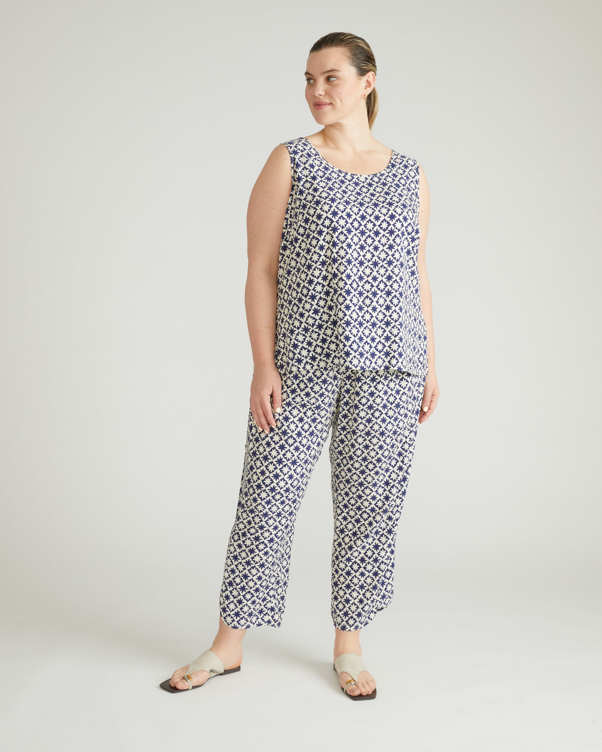 Cooling Stretch Cupro Tank - Navy Hacienda Print
