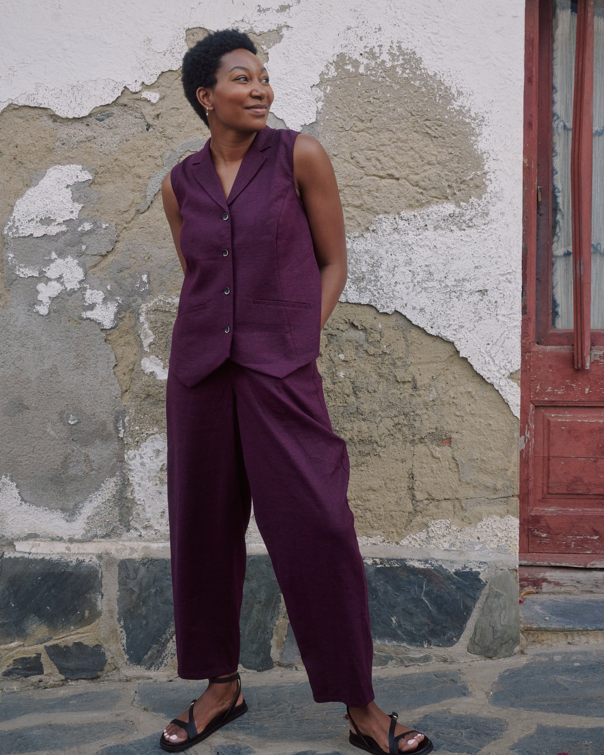 Woman wearing Lou Barrel Leg Linen Pants - Acai from Universal Standard