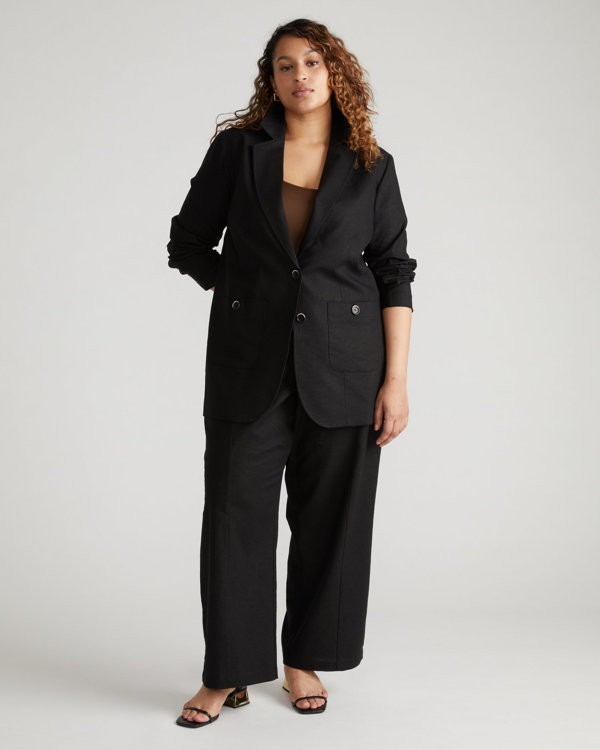 Woman wearing Coastal Linen Pants - Black from Universal Standard