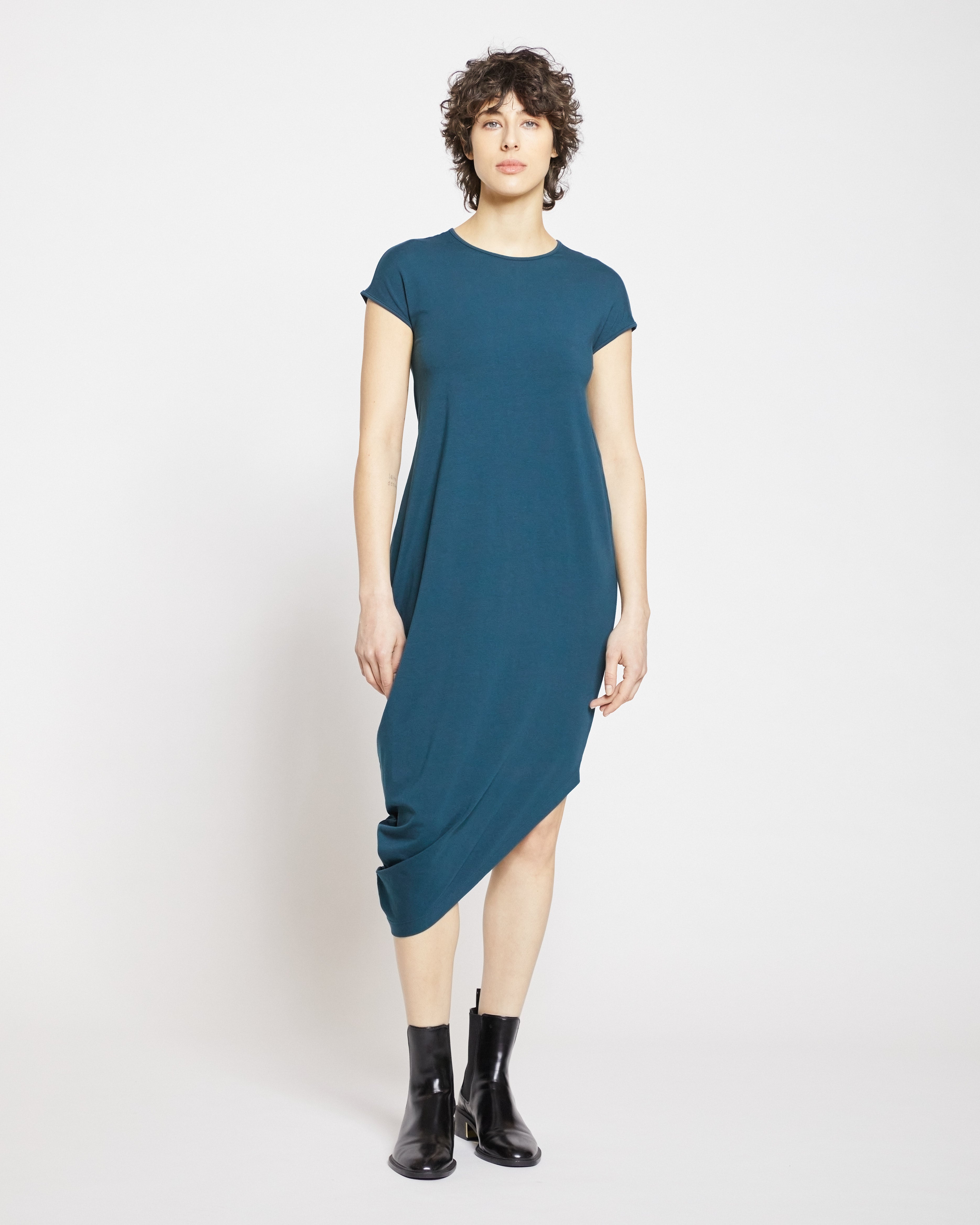 Iconic Geneva V-Neck Dress - Acai – Universal Standard