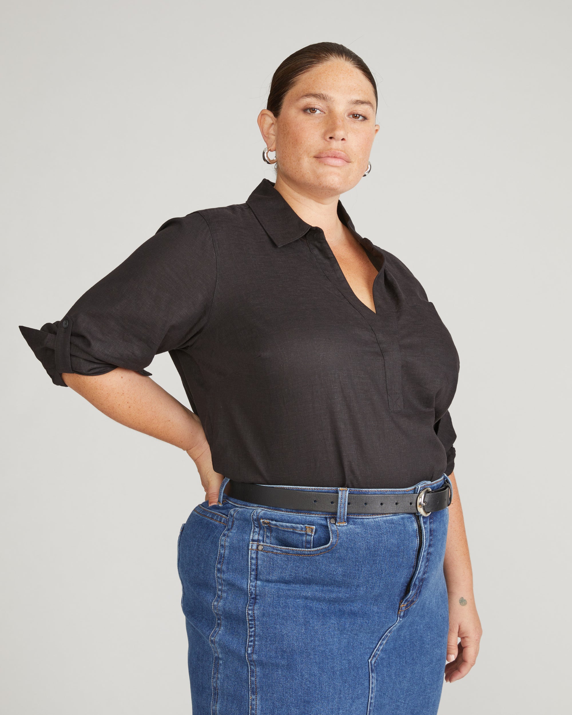 Button Back Linen Blend Polo Shirt - Black | Plus Size & Straight Size Women's Fashion | Universal Standard