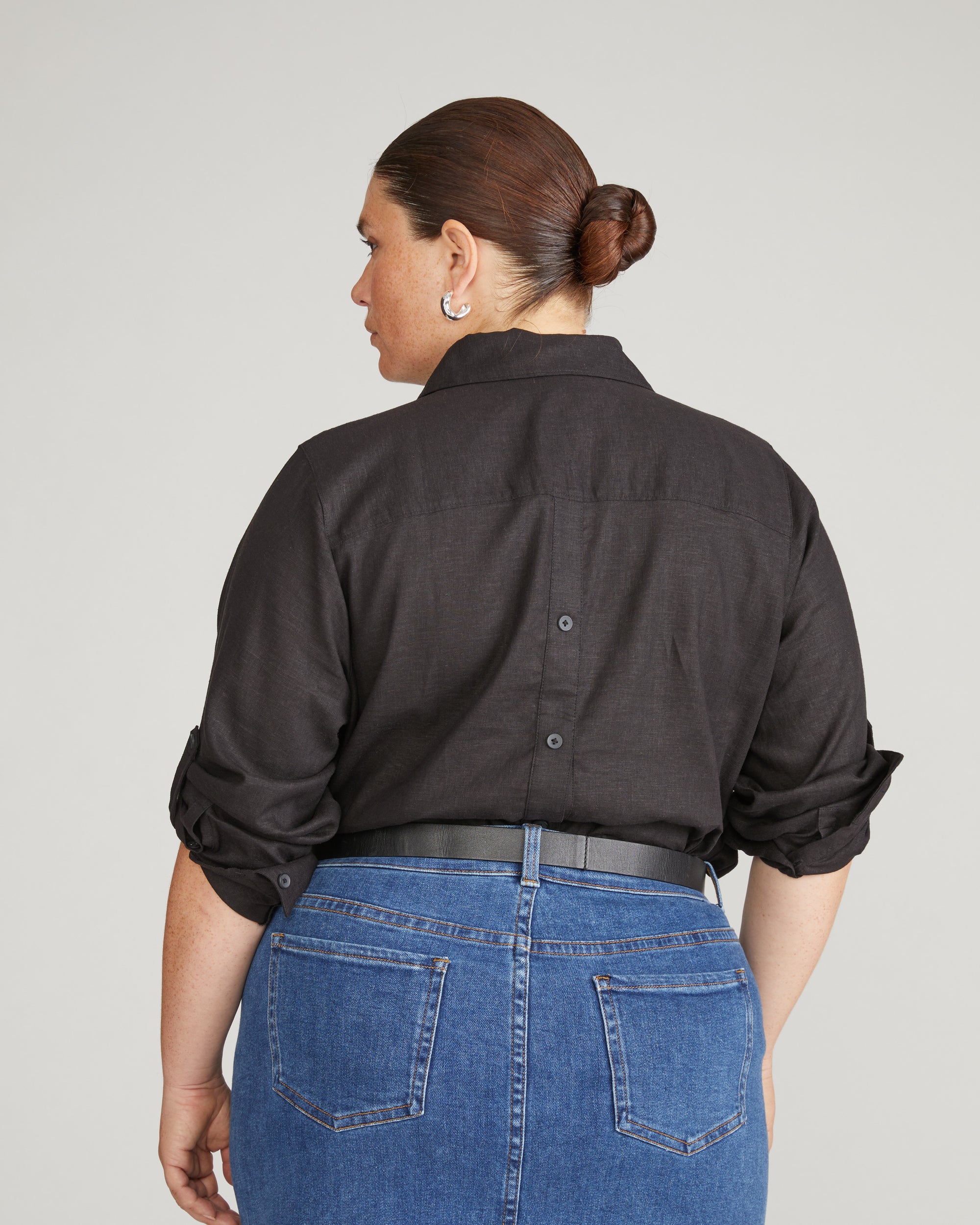 Button Back Linen Blend Polo Shirt - Black | Plus Size & Straight Size Women's Fashion | Universal Standard