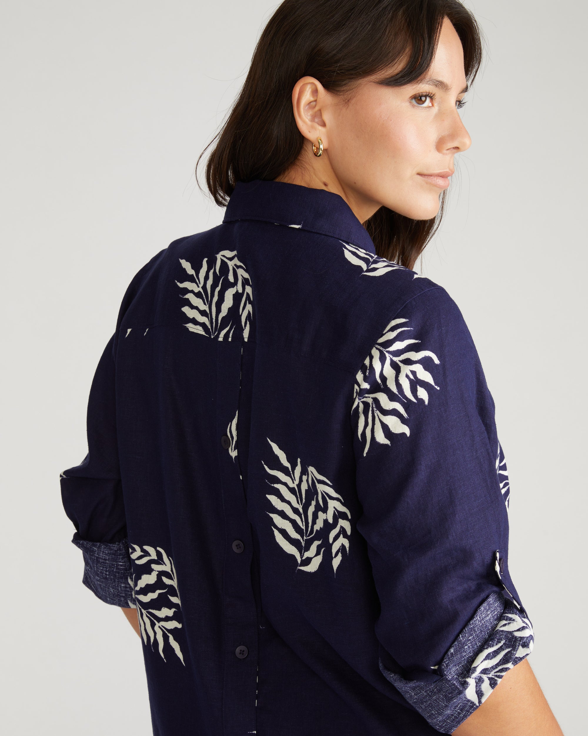 Button Back Linen Polo Shirt - Beachgrass Print in Navy