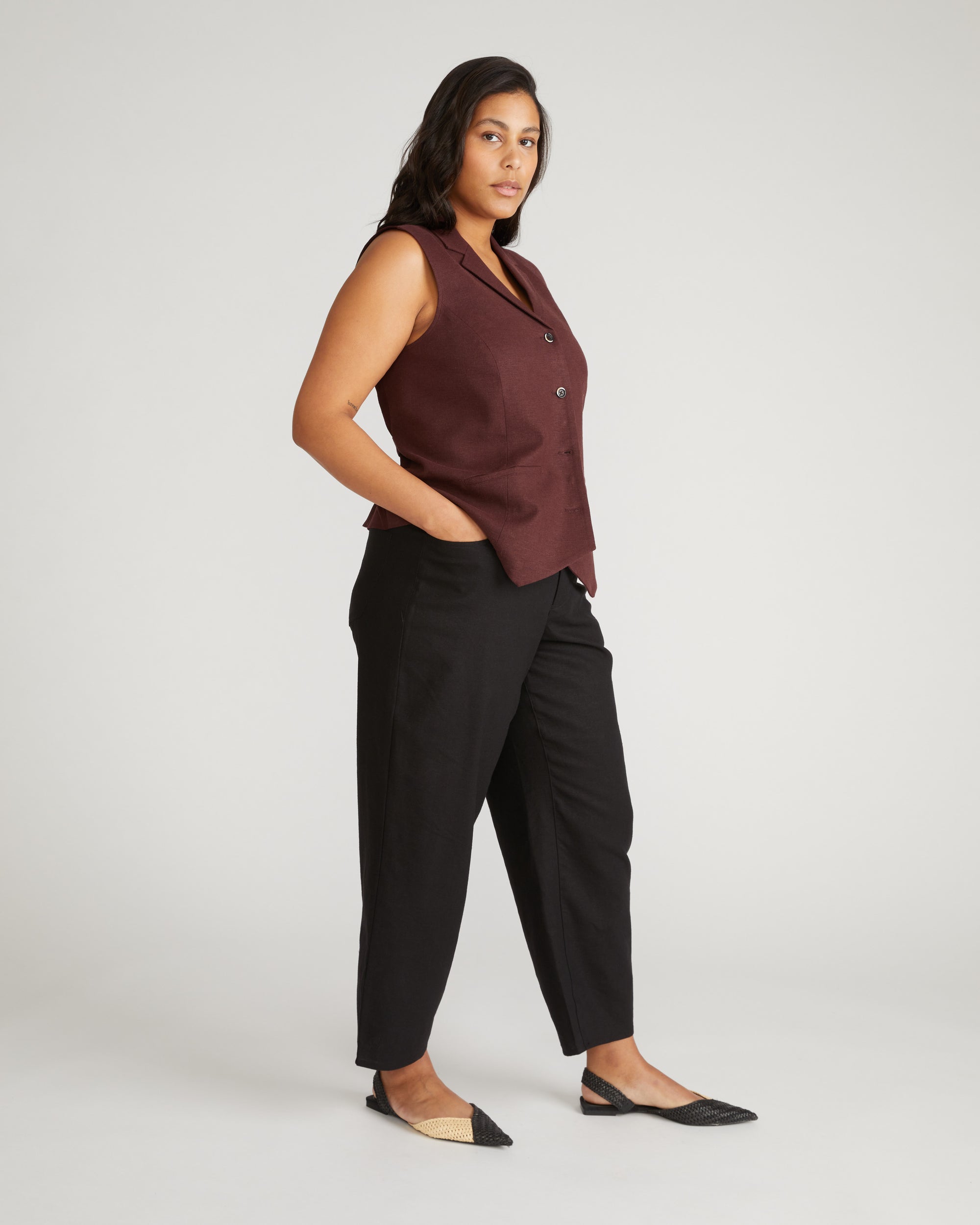 Woman wearing Lou Barrel Leg Linen Pants - Black from Universal Standard