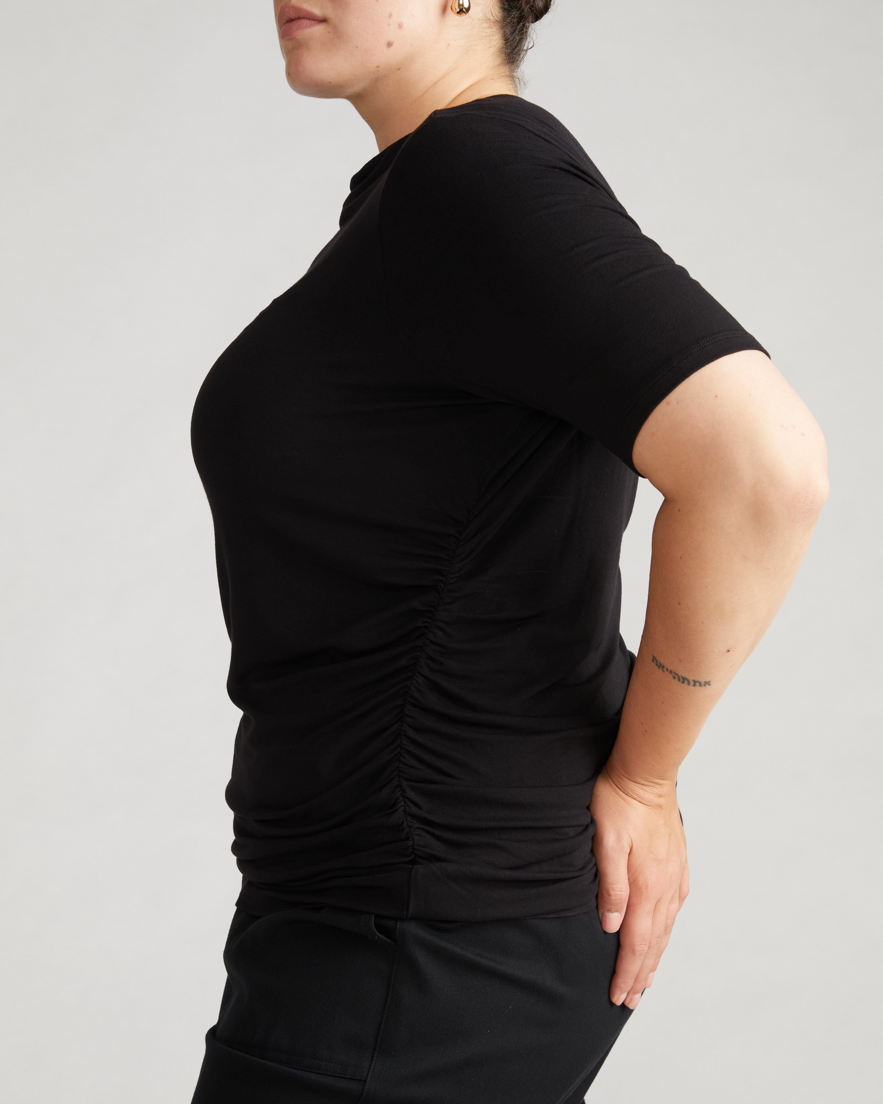 Louise Short Sleeve Liquid Jersey Top - Black – Universal