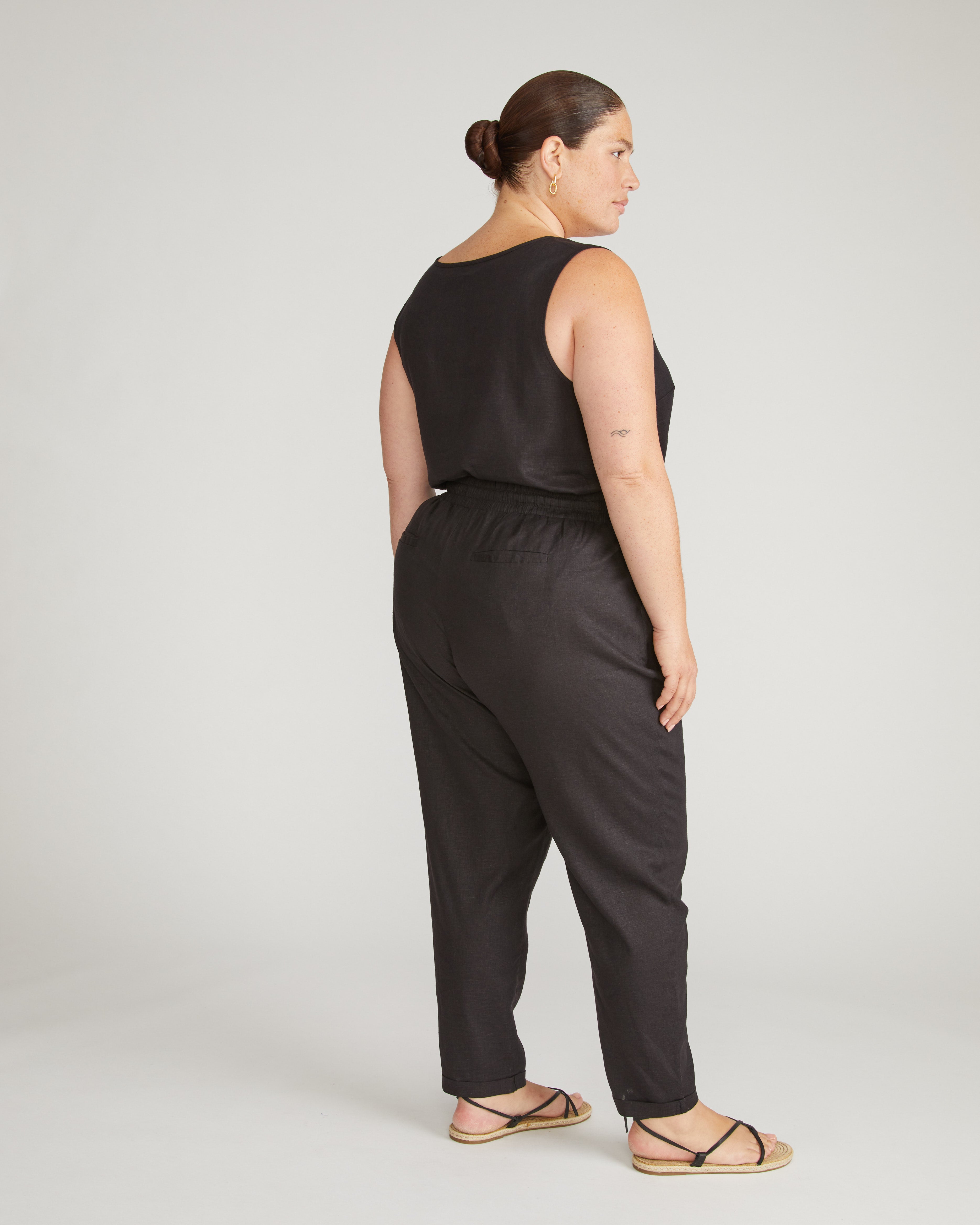 Sayville Linen Blend Drawstring Pant - Black – Universal Standard