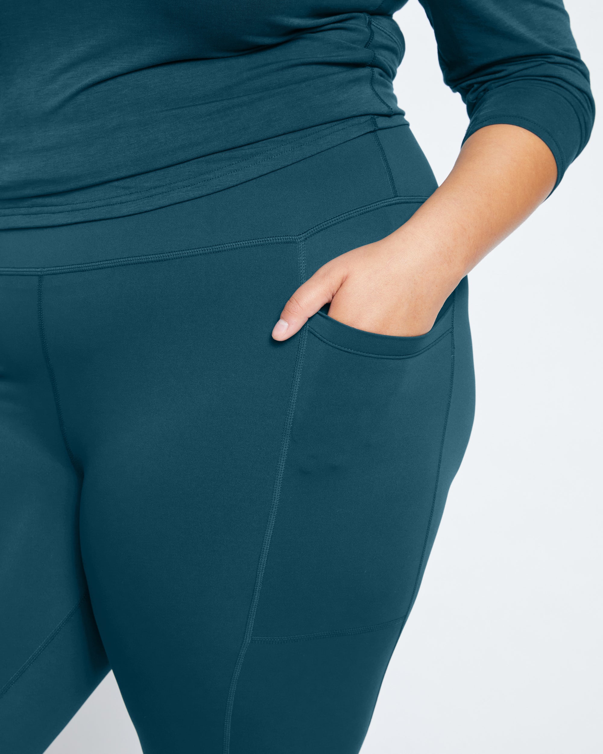 Next-to-Naked Pocket Legging - Deep Sea | Plus Size & Straight Size Women's Fashion | Universal Standard