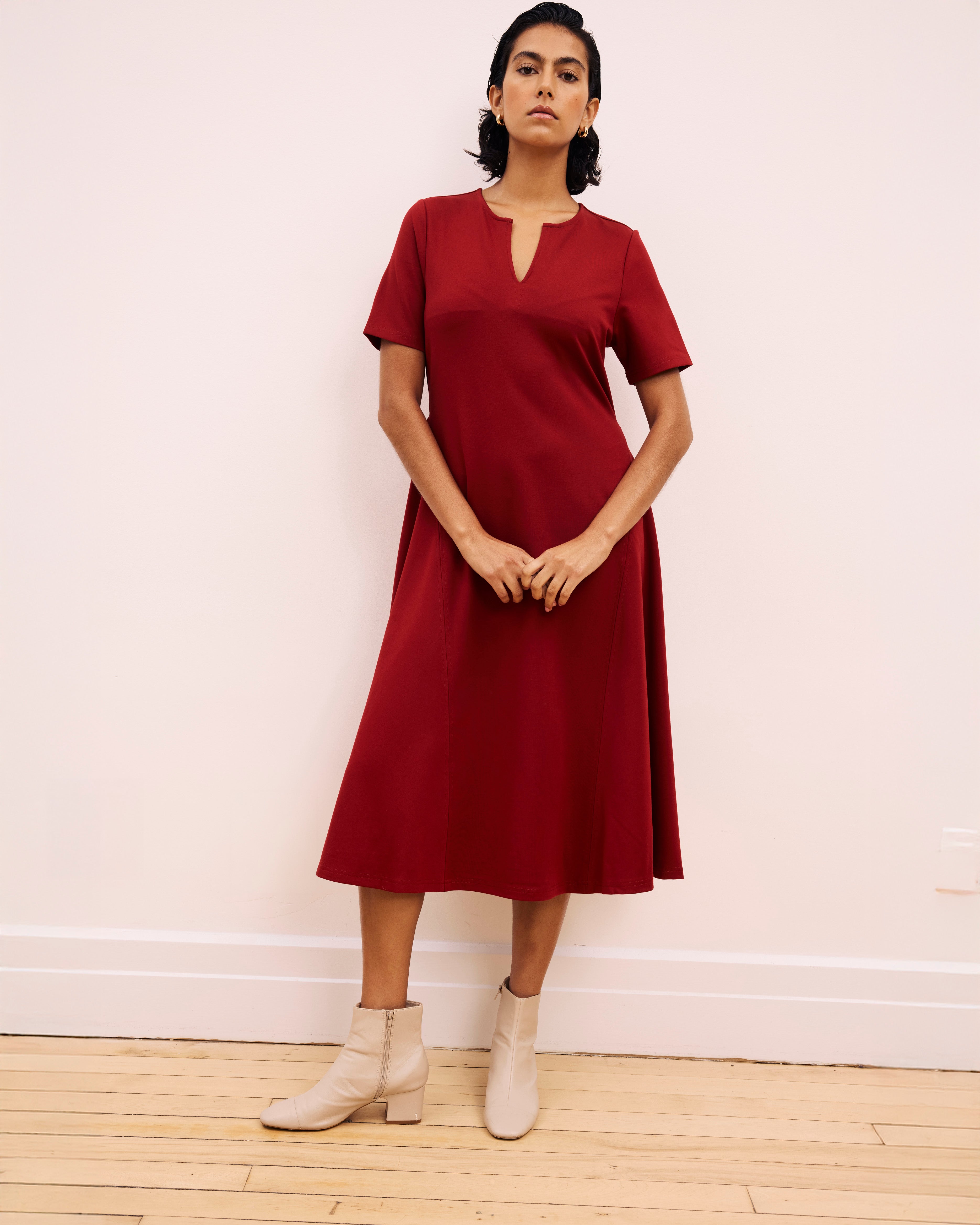 ワンピース Riu Crossed lines ponte dress Saskia Ponte Dress - Garnet – Universal Standard