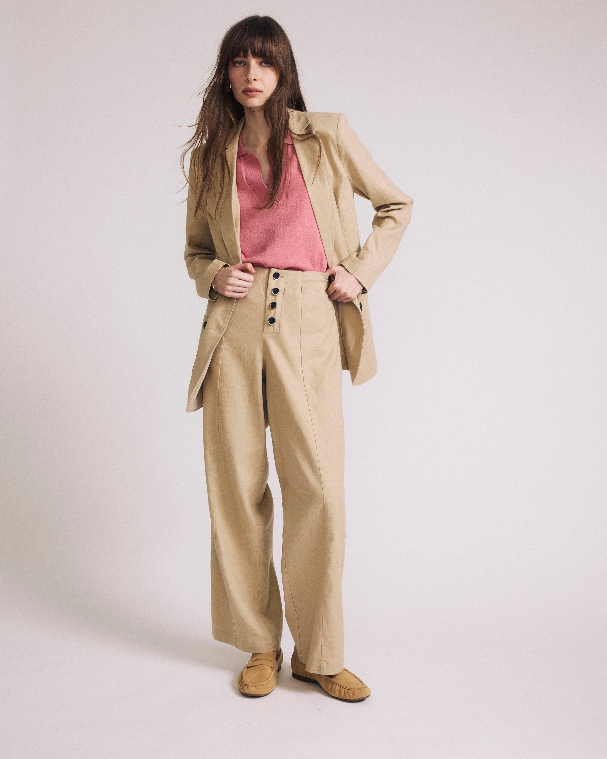 Woman wearing Coastal Linen Blazer - Danish Coffee from Universal Standard