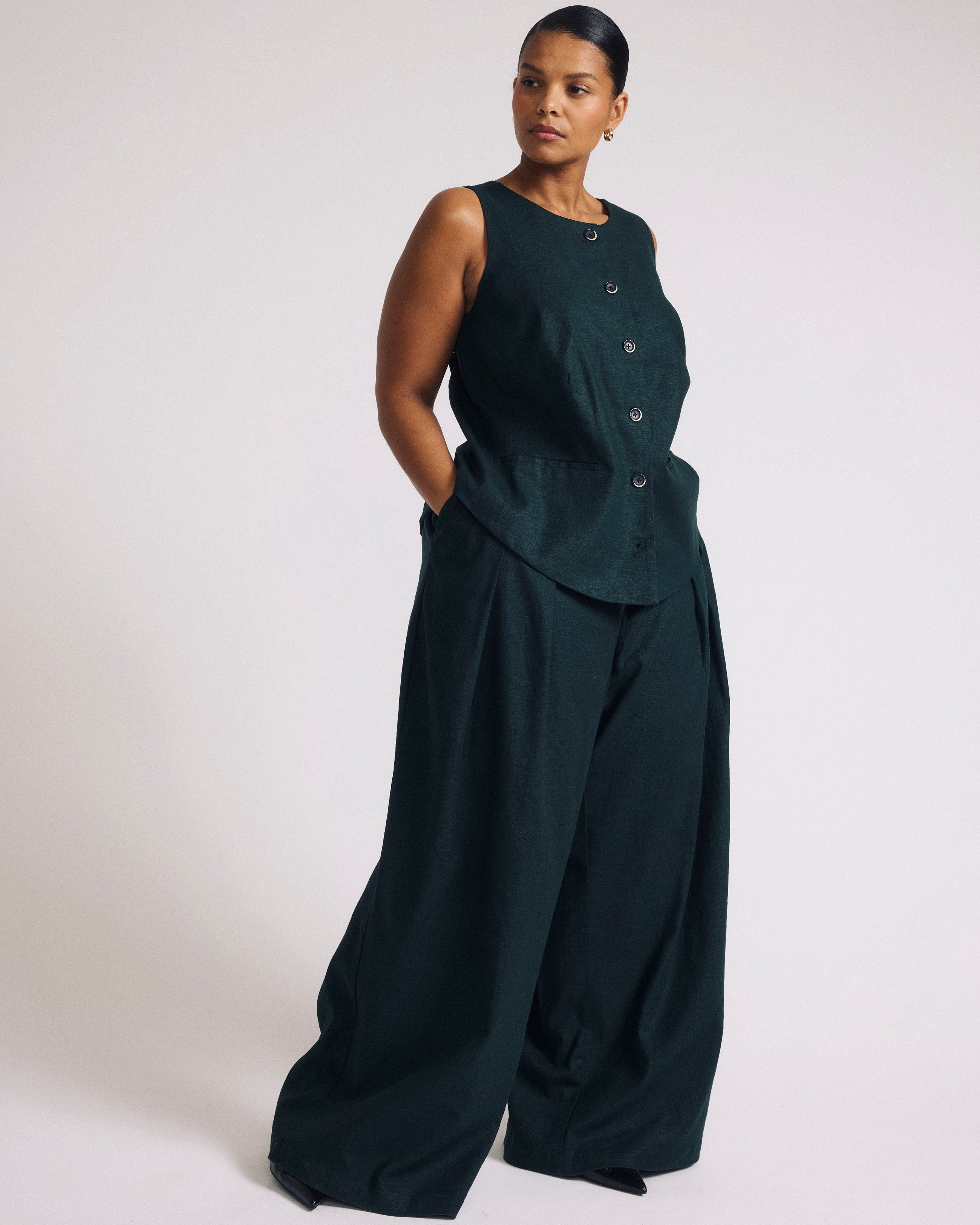 Tamsin Stretch Linen Vest - Forest Green – Universal Standard