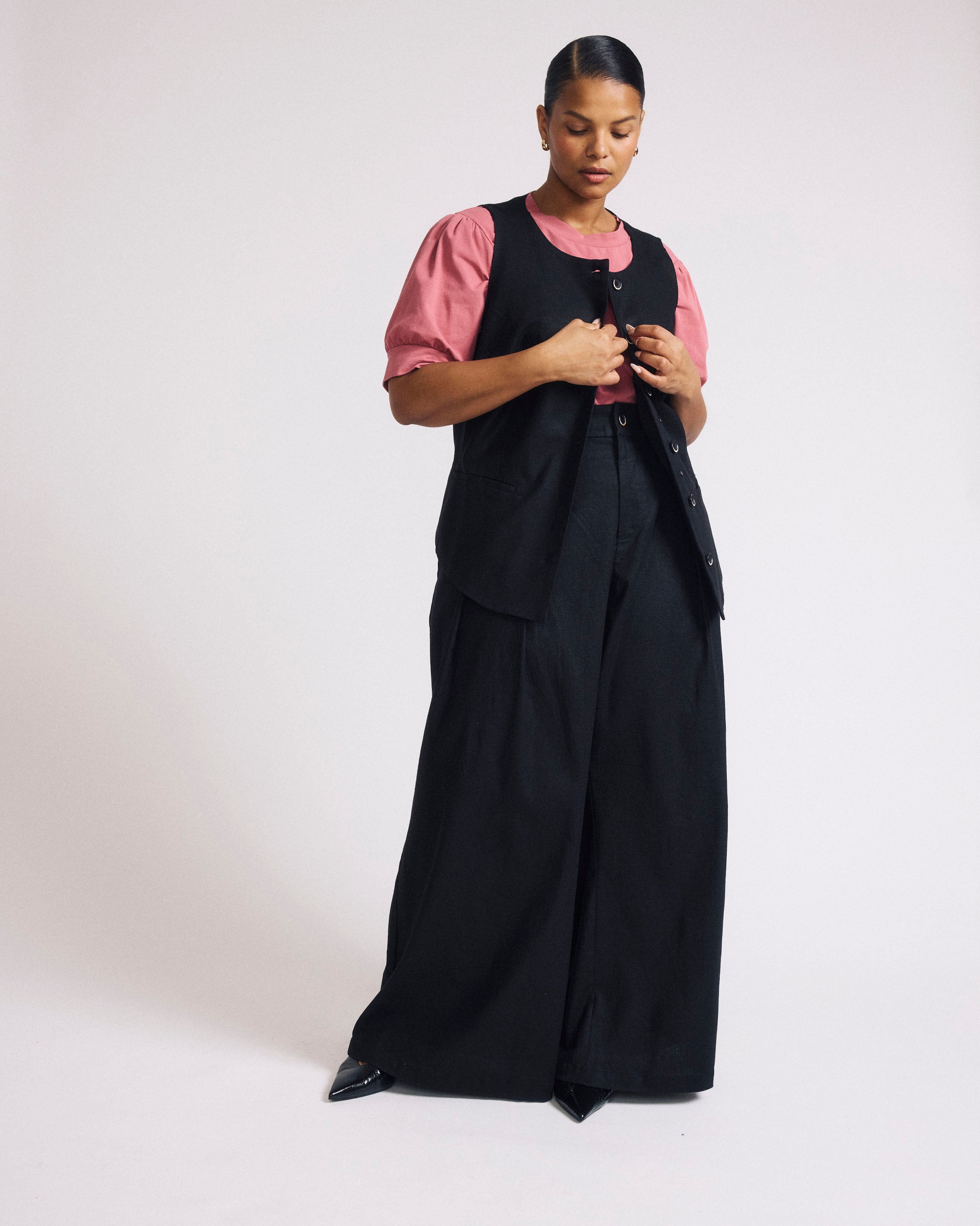Tamsin Stretch Linen Blend Vest - Black – Universal Standard