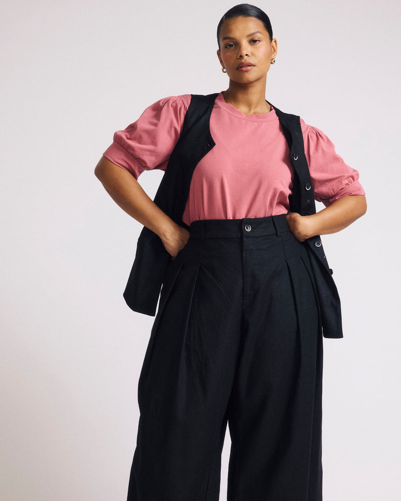 Woman wearing Pouf Sleeve Tee - Virginia Rose from Universal Standard