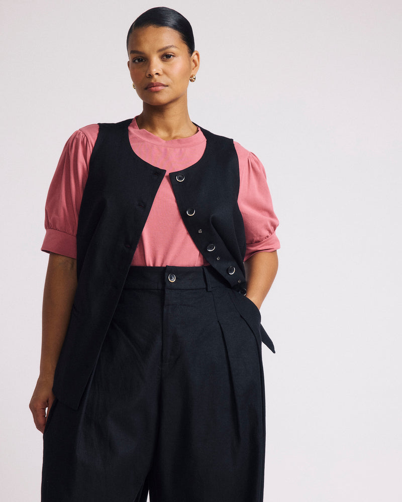 Woman wearing Tamsin Stretch Linen Vest - Black from Universal Standard