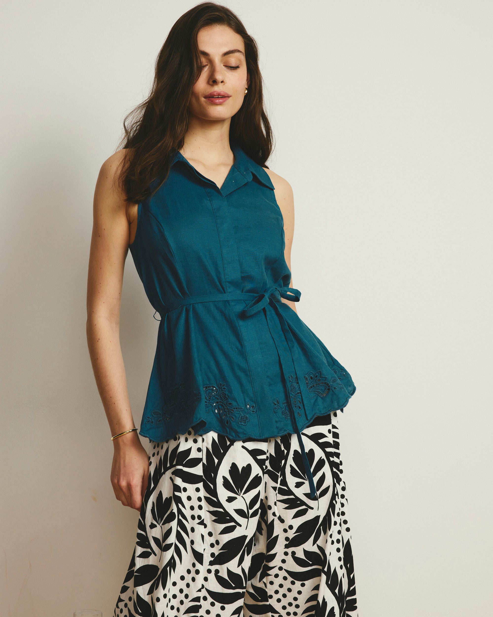 Adelaide Embroidered Sleeveless Linen Shirt - Ink Blue | Plus Size & Straight Size Women's Fashion | Universal Standard