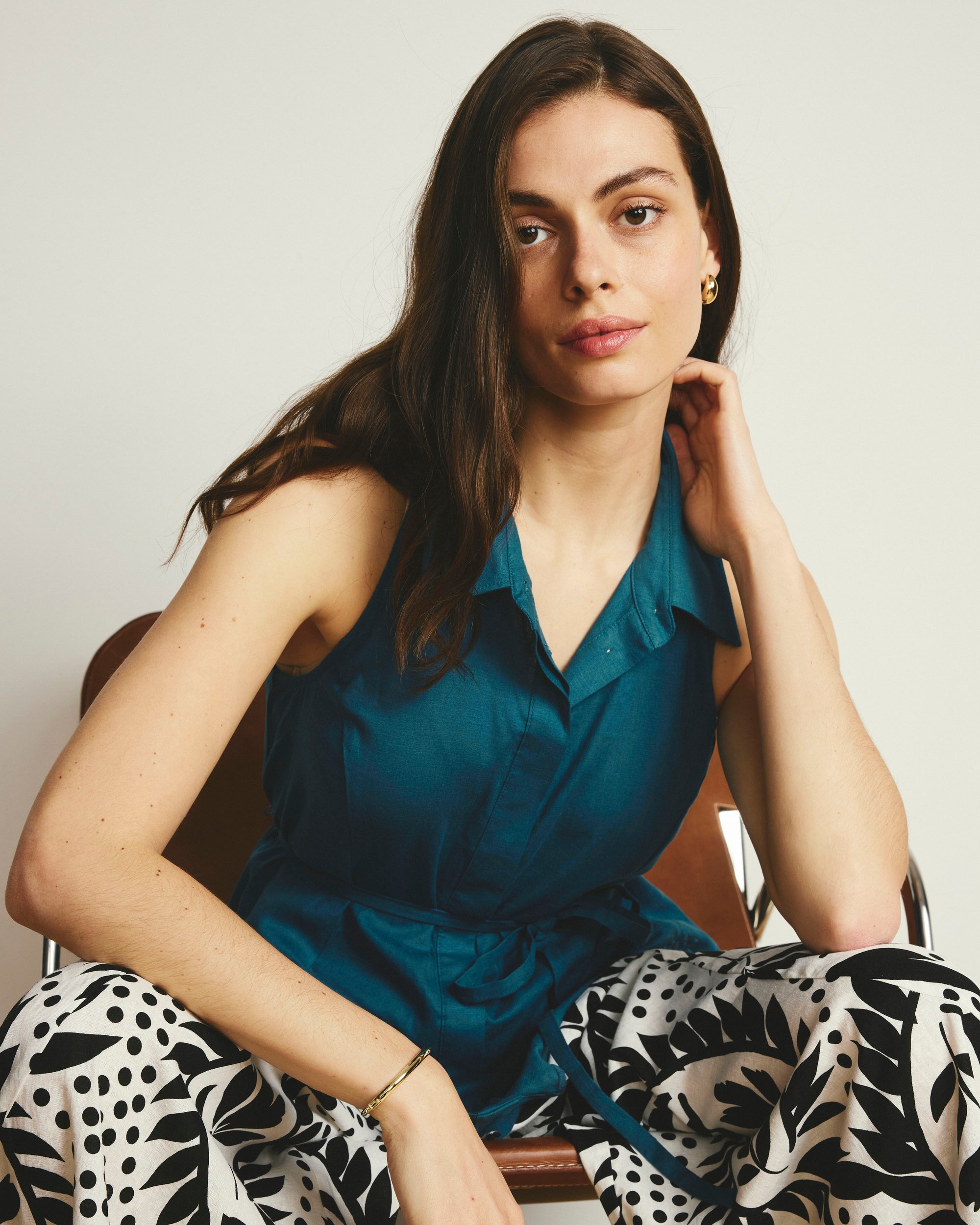 Adelaide Embroidered Sleeveless Linen Shirt - Ink Blue | Plus Size & Straight Size Women's Fashion | Universal Standard