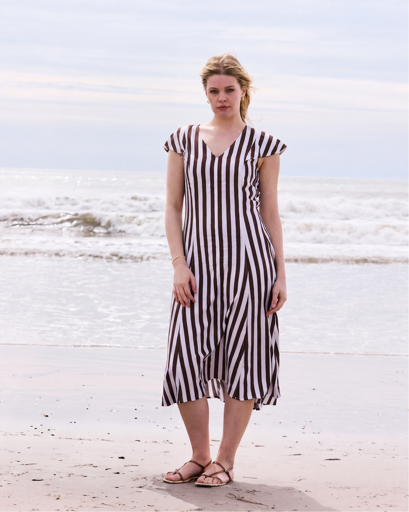 Victoria Linen Blend Dress - Peppercorn Stripe | Plus Size & Straight Size Women's Fashion | Universal Standard