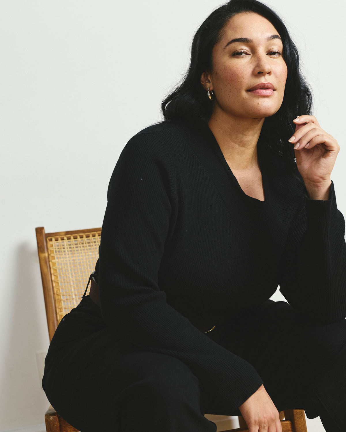 Savvy Fine Rib Asymmetric Sweater - Black