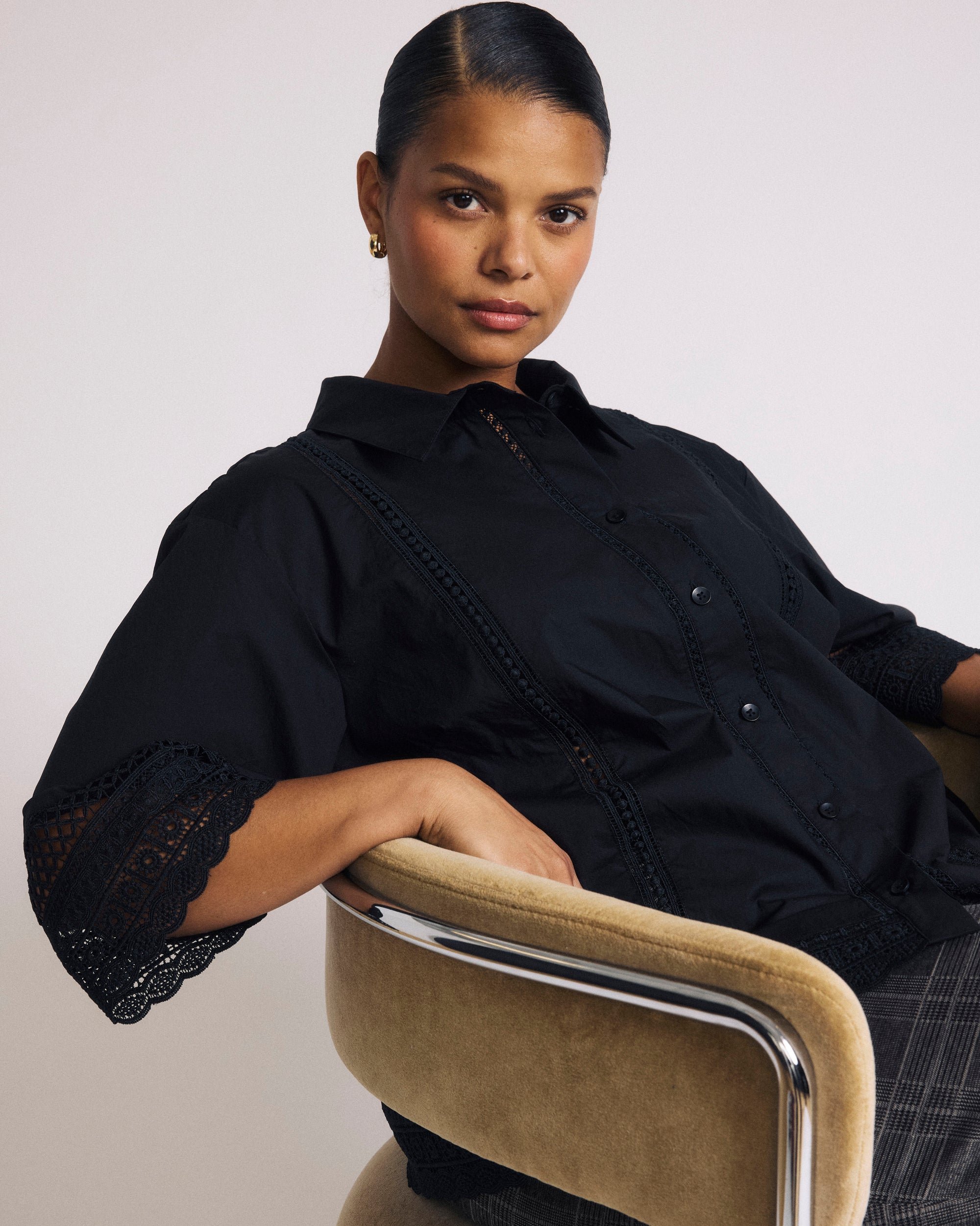 Woman wearing Dora Cotton Poplin Blouse - Black from Universal Standard