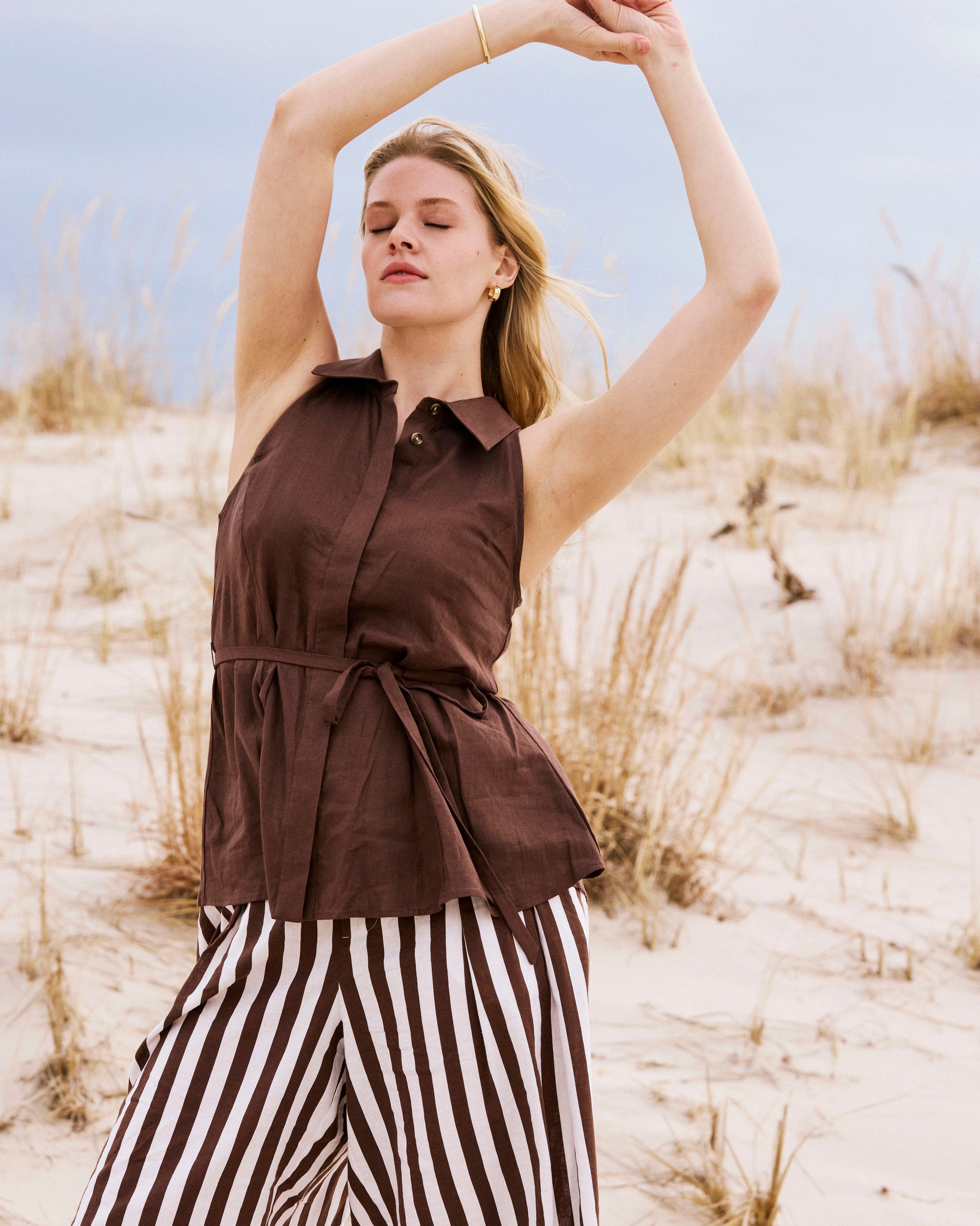 Adelaide Sleeveless Linen Blend Shirt - Peppercorn | Plus Size & Straight Size Women's Fashion | Universal Standard