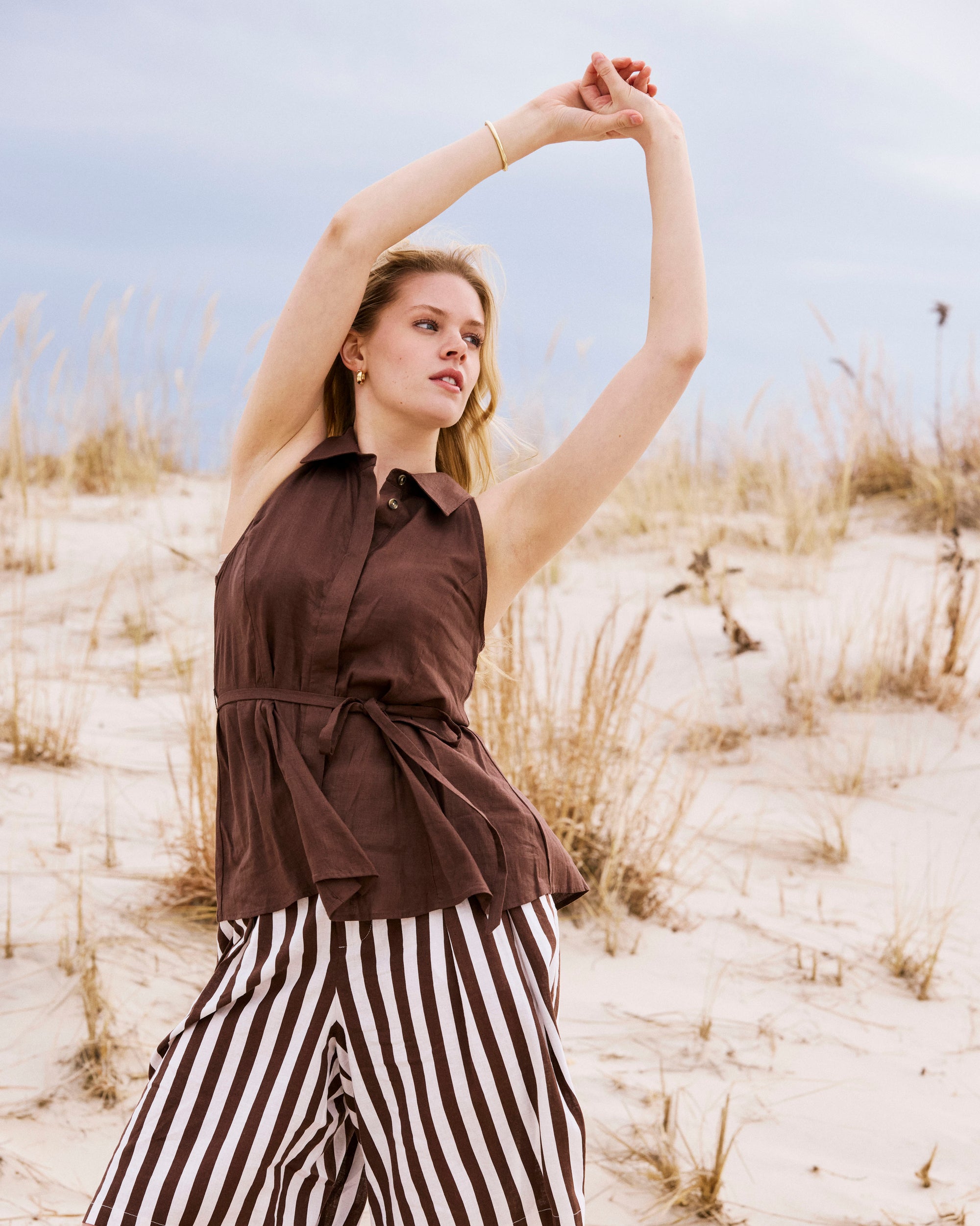 Adelaide Sleeveless Linen Blend Shirt - Peppercorn | Plus Size & Straight Size Women's Fashion | Universal Standard