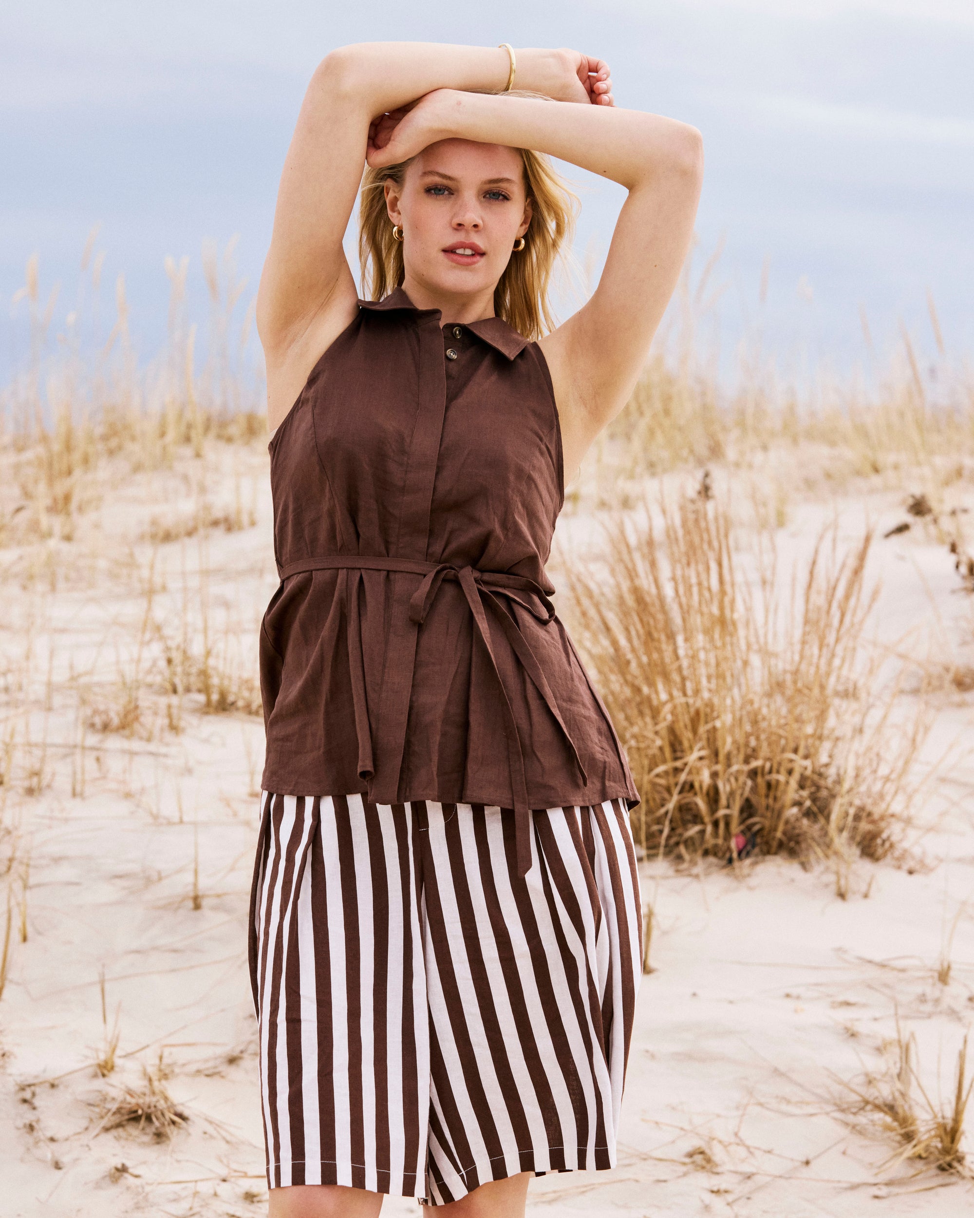 Adelaide Sleeveless Linen Blend Shirt - Peppercorn | Plus Size & Straight Size Women's Fashion | Universal Standard