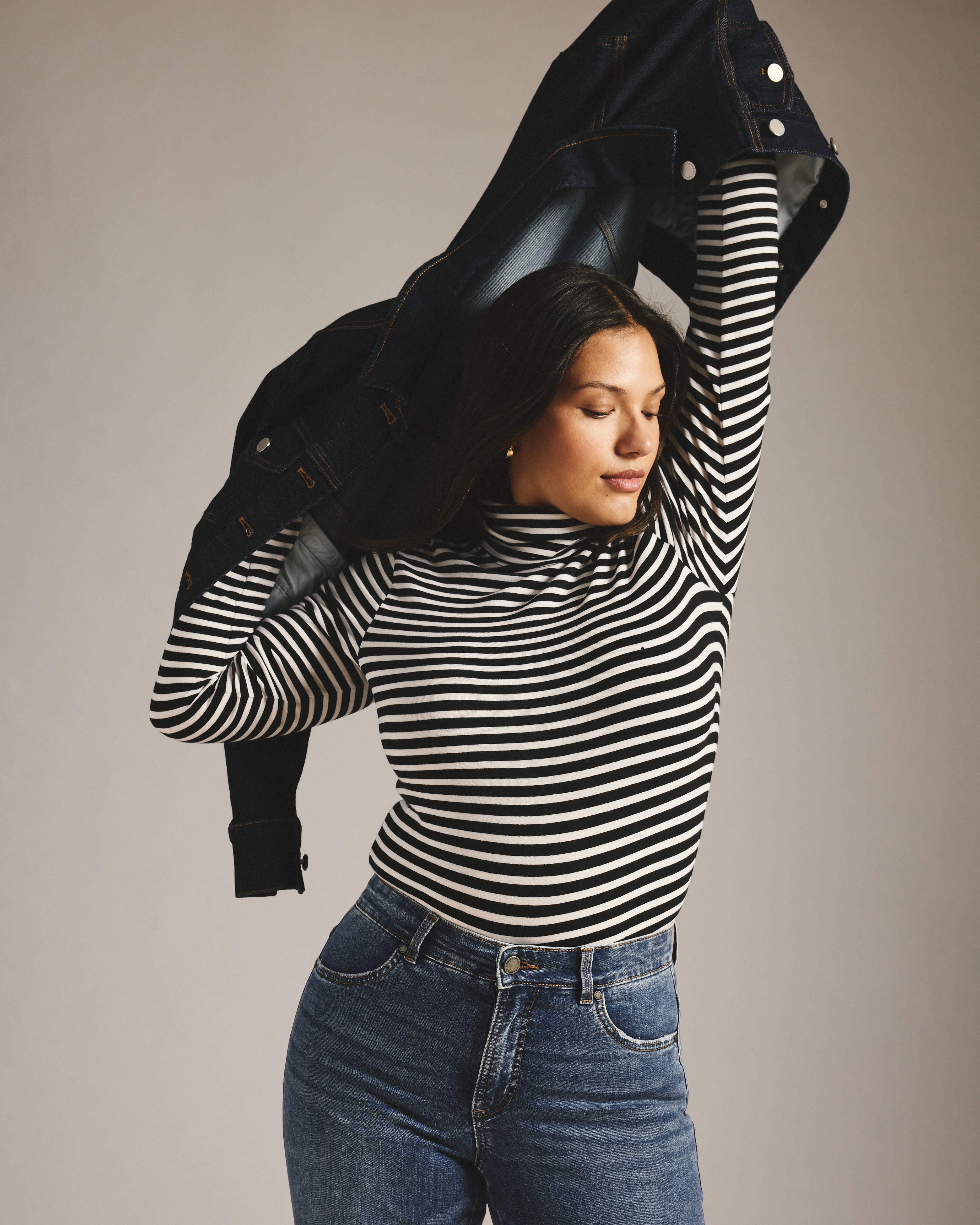 Close Fit Turtleneck - Black/White Stripe