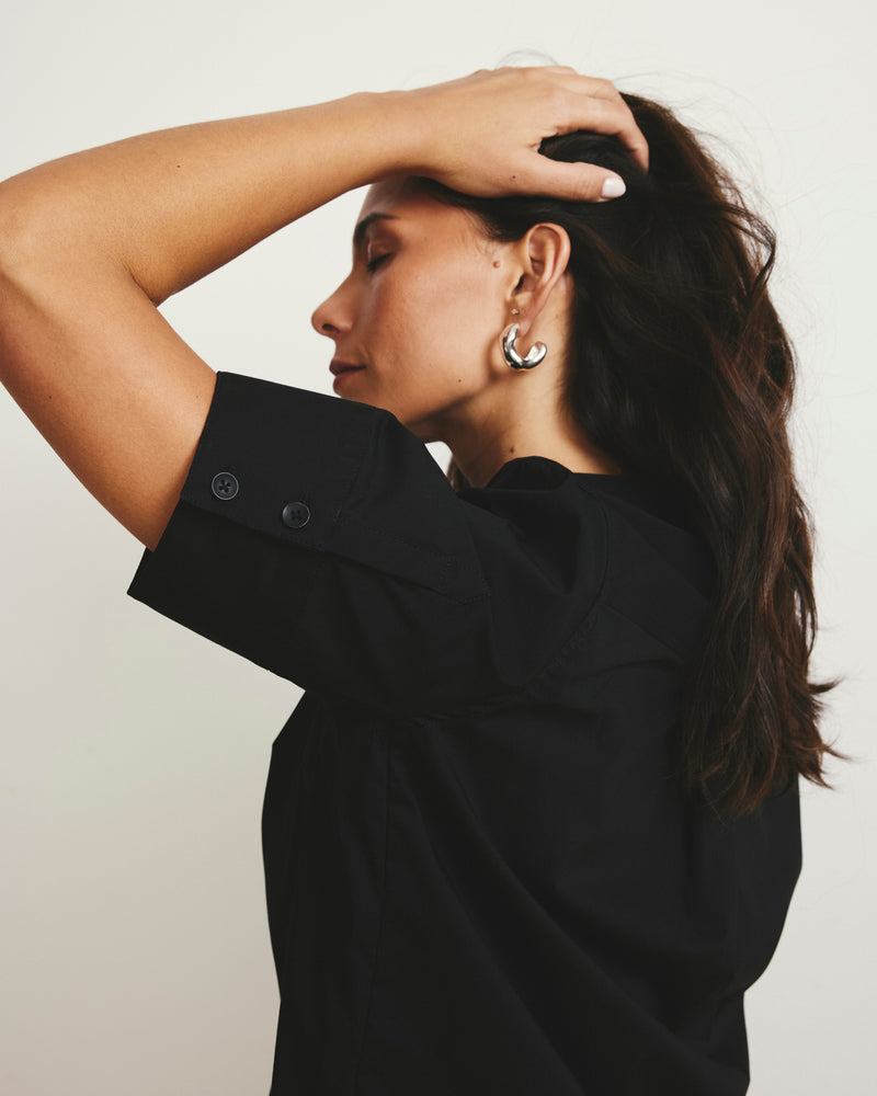 Woman wearing Elbe Stretch Poplin Short Sleeve Shirt - Black from Universal Standard