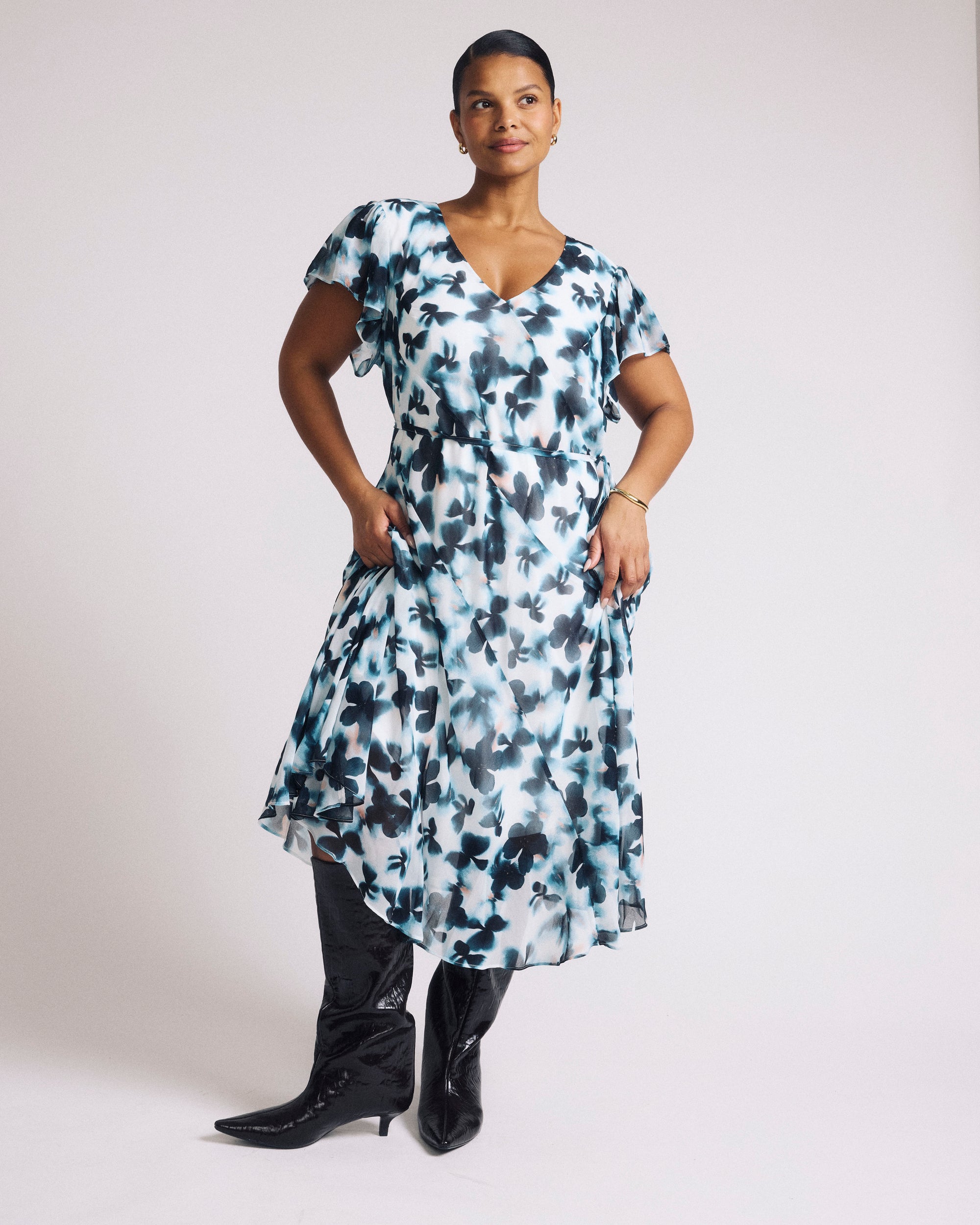 Woman wearing Sevilla Chiffon Dress - Primrose Hill Print from Universal Standard