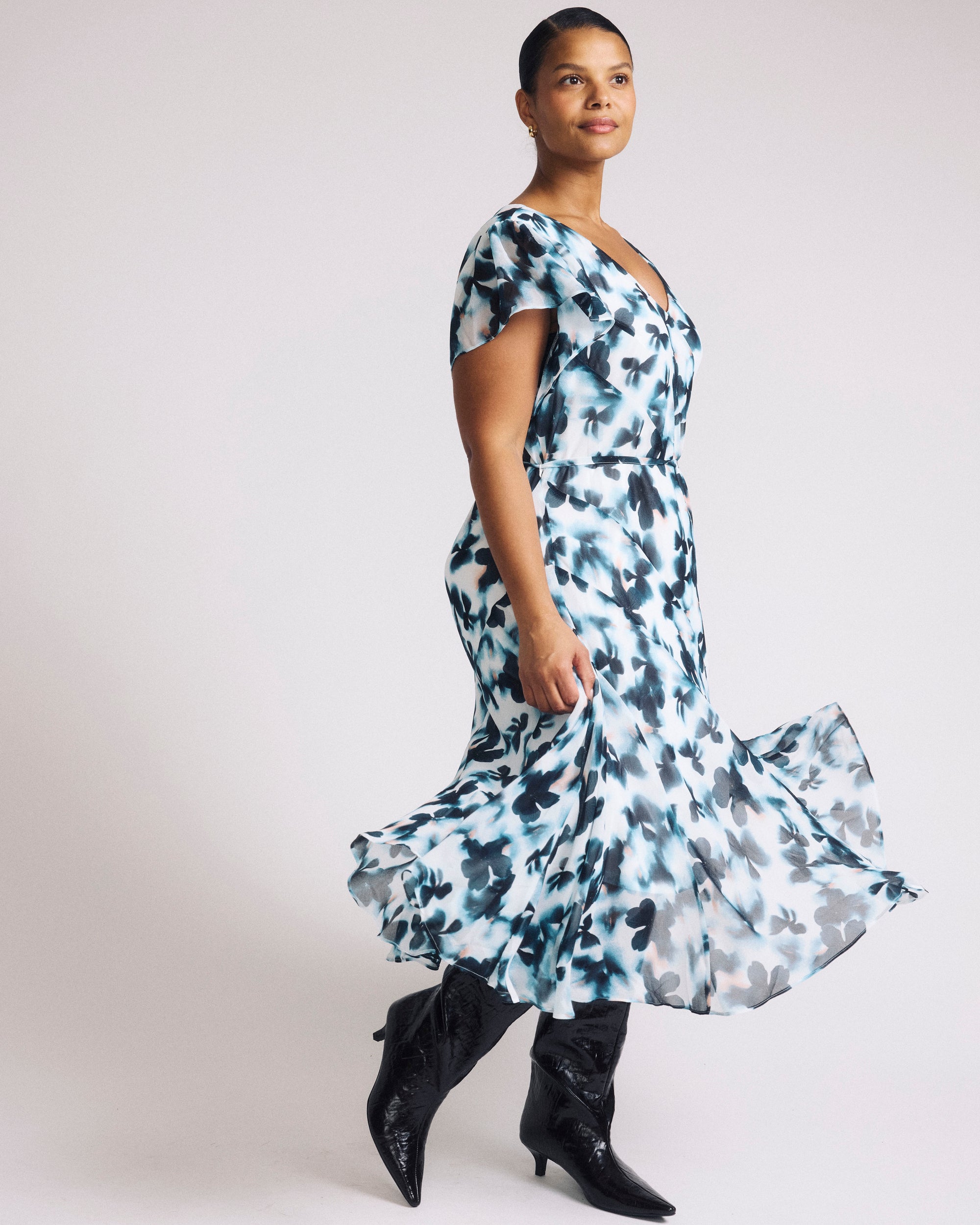 Woman wearing Sevilla Chiffon Dress - Primrose Hill Print from Universal Standard