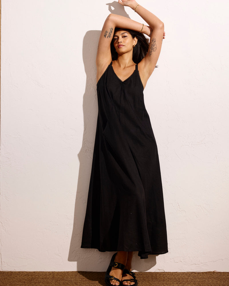 Woman wearing Kite Linen Dress - Black from Universal Standard