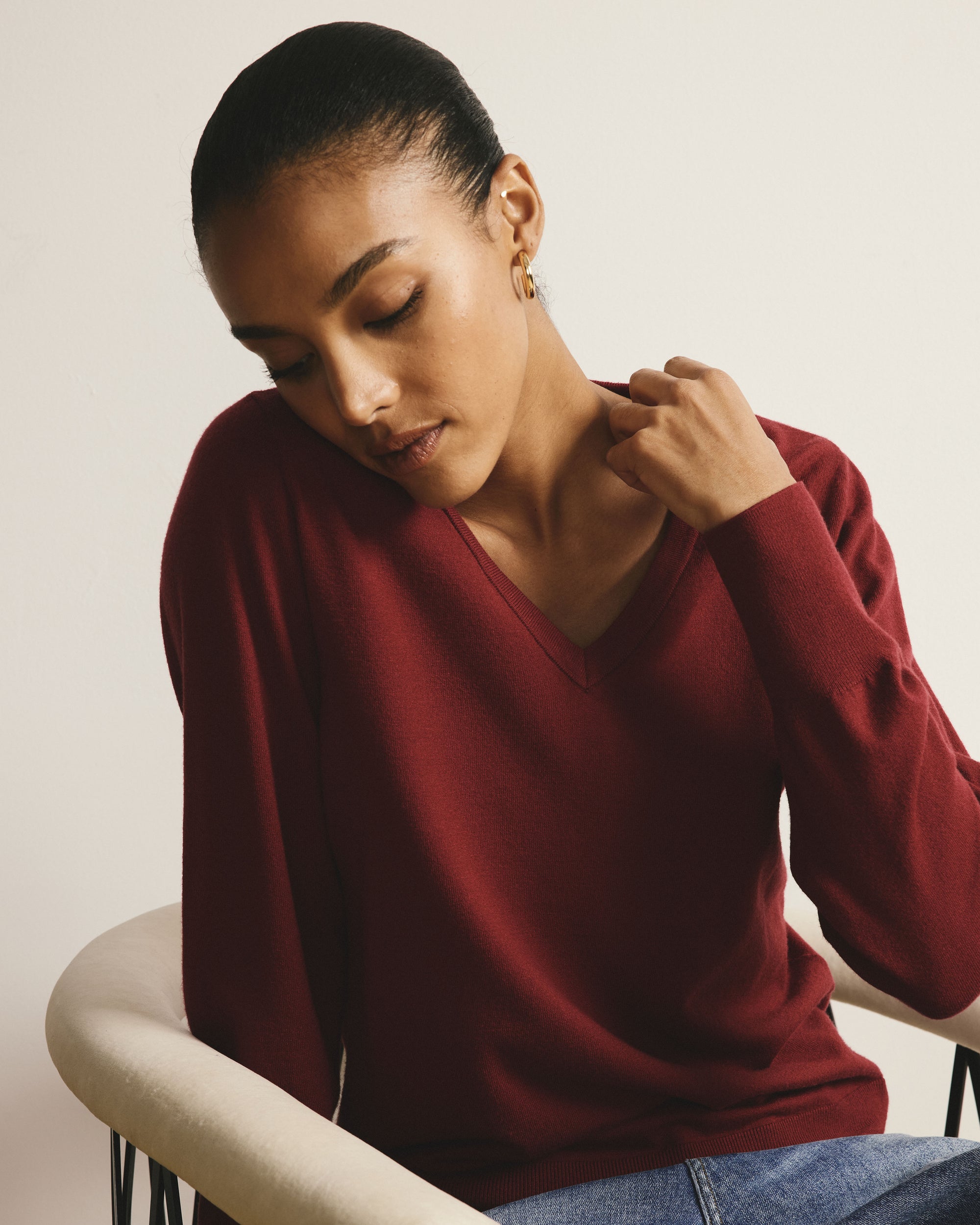 Savvy Fine Knit V Sweater - Garnet