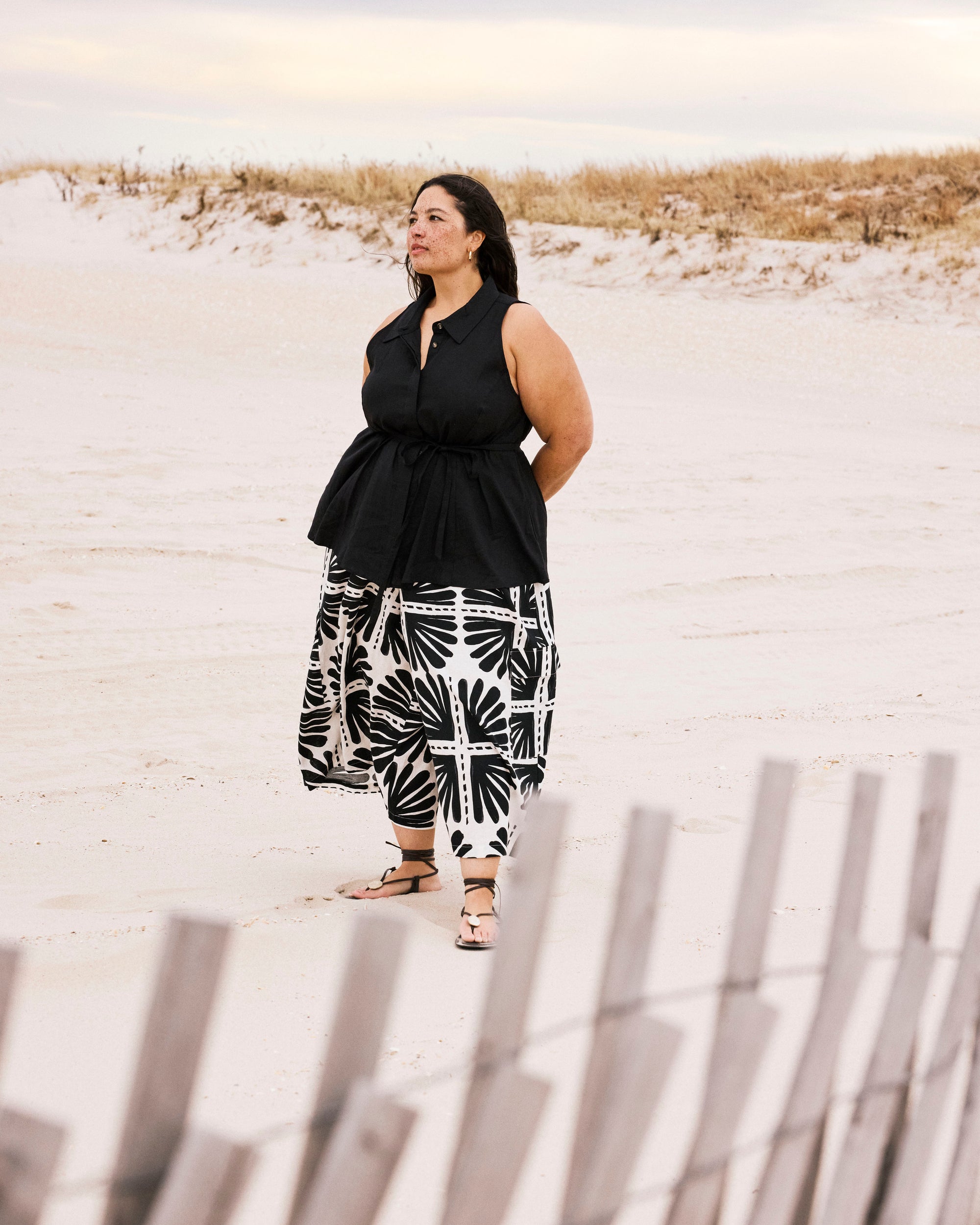 Adelaide Sleeveless Linen Shirt - Black | Plus Size & Straight Size Women's Fashion | Universal Standard