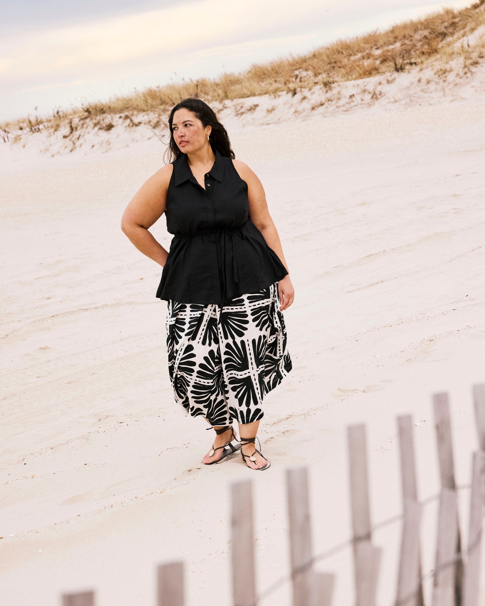 Adelaide Sleeveless Linen Shirt - Black | Plus Size & Straight Size Women's Fashion | Universal Standard