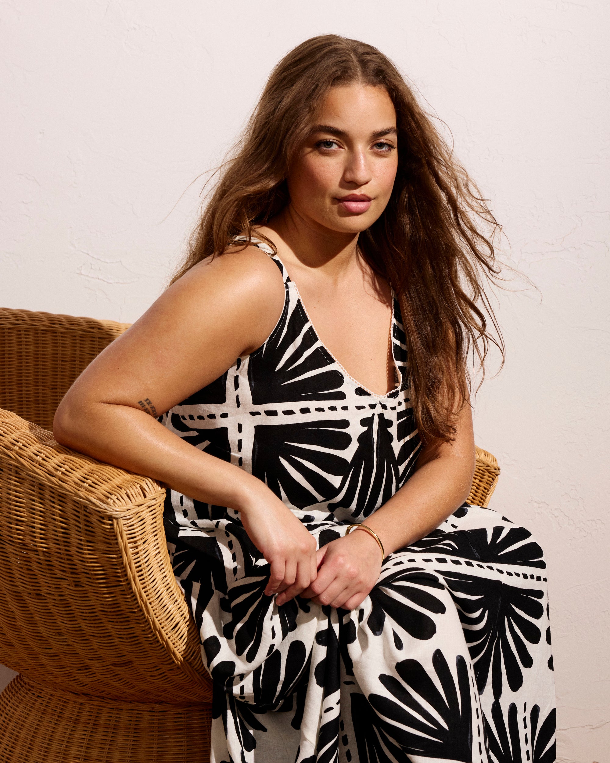 Woman wearing Kite Linen Dress - Ink Bloom Print from Universal Standard