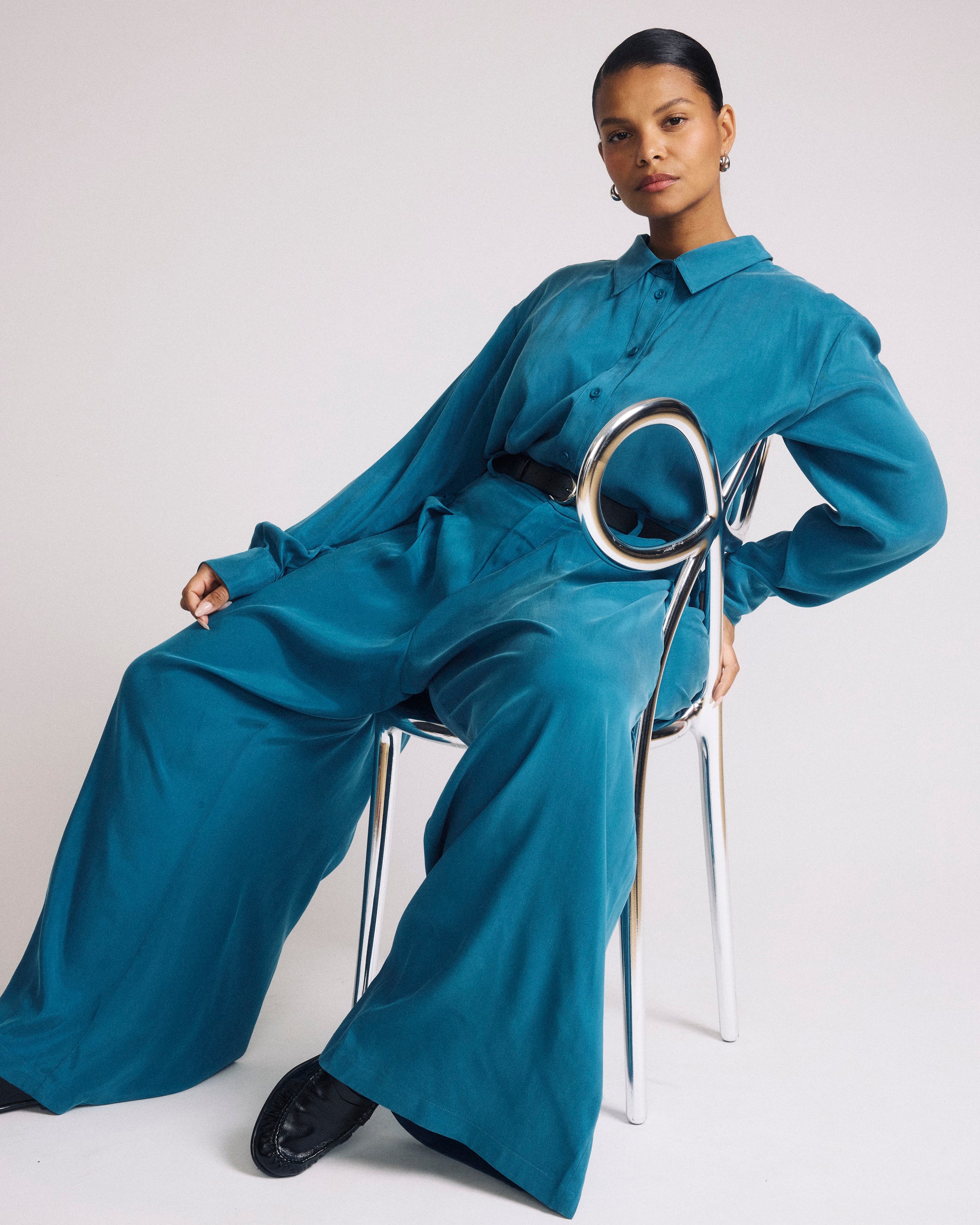 Woman wearing Palais Cooling Cupro Wide Leg Pant - Blue Beetle from Universal Standard