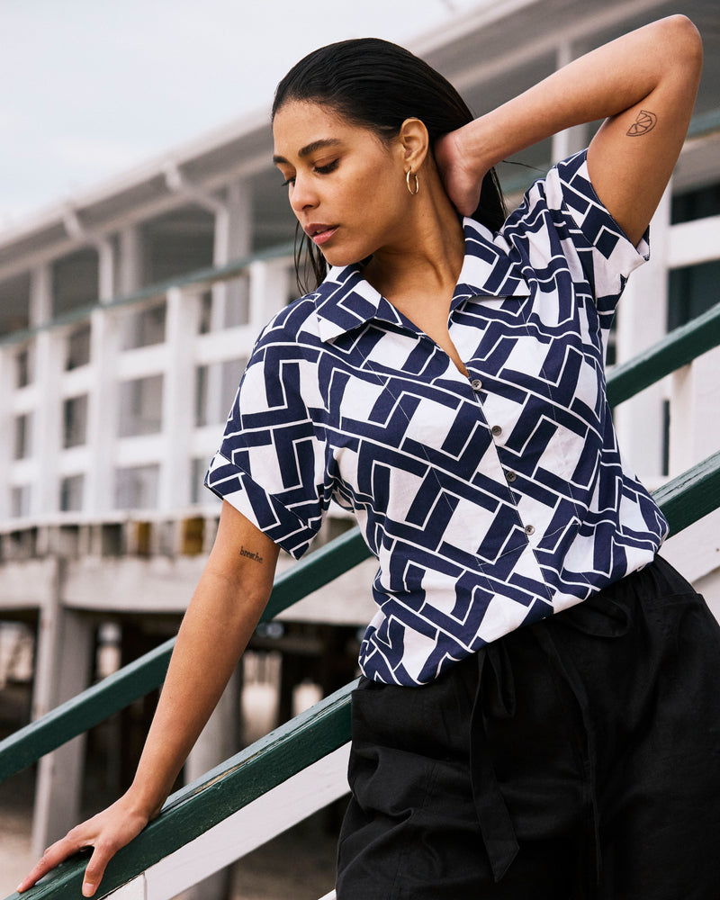 Sandy Short Sleeve Stretch Linen Shirt - Geometrica Print | Plus Size & Straight Size Women's Fashion | Universal Standard