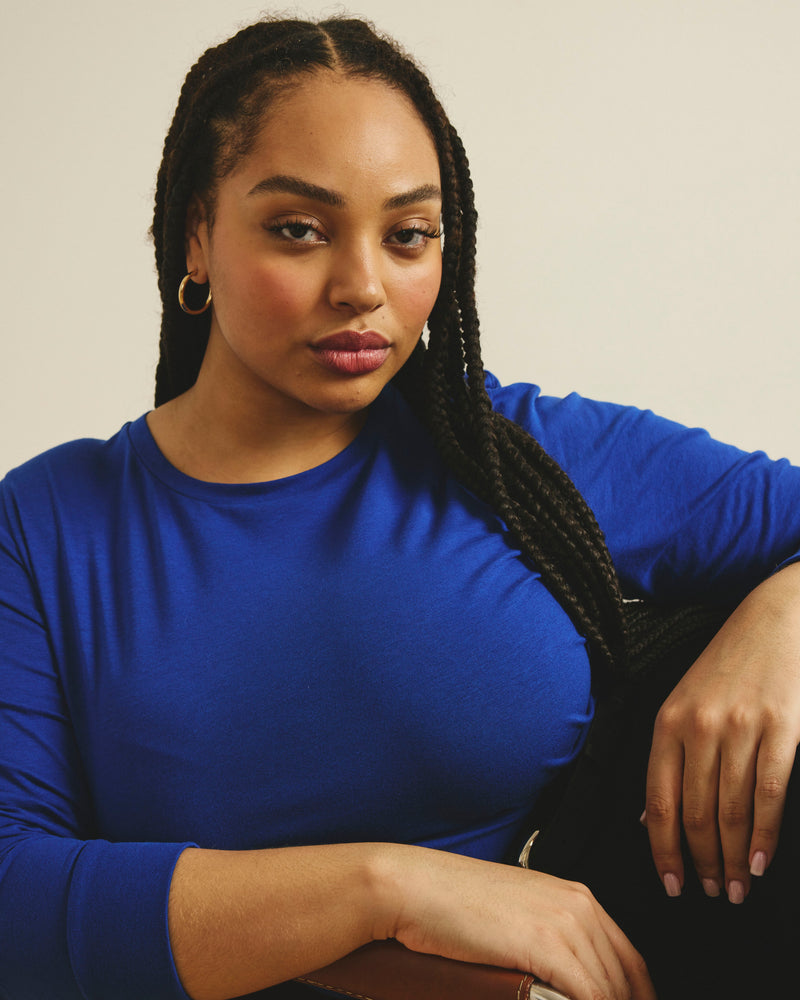 Woman wearing Long Sleeve Tee Rex - Lapis from Universal Standard