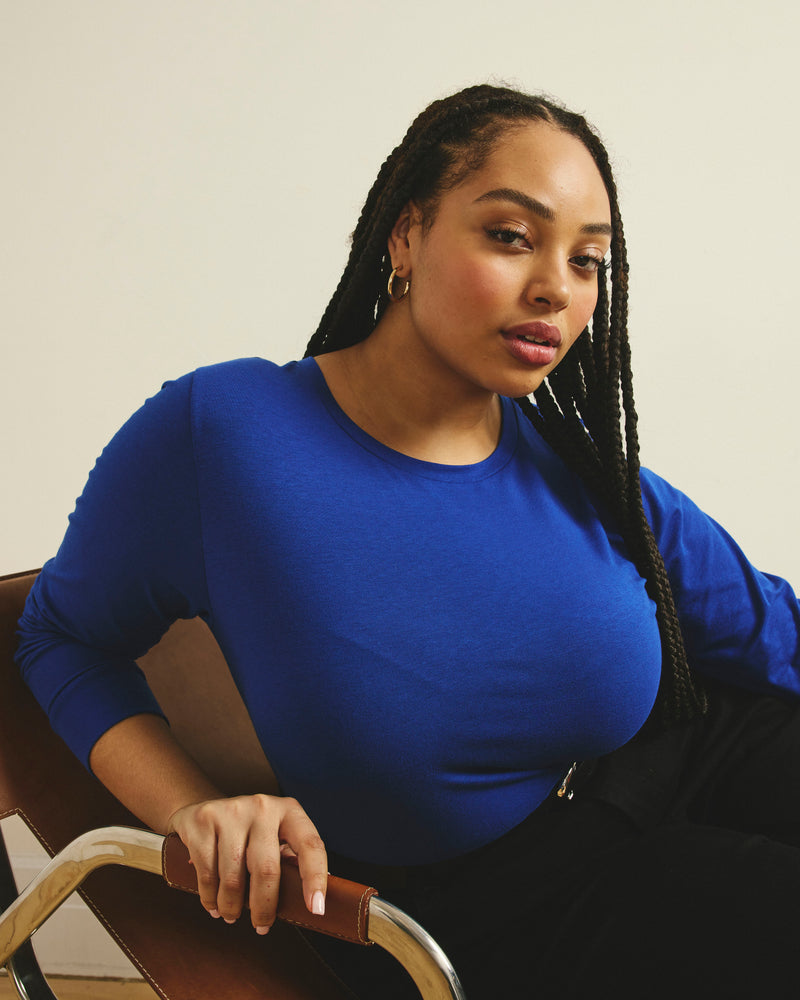 Woman wearing Long Sleeve Tee Rex - Lapis from Universal Standard