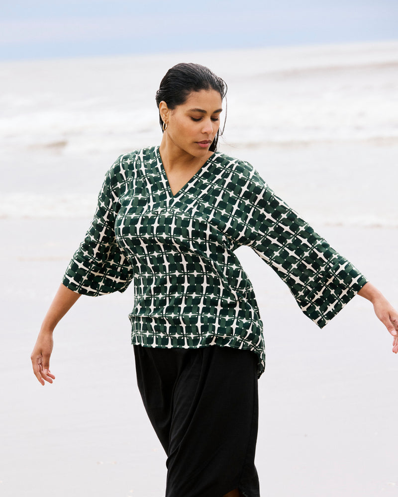 Elio V-Neck Linen Top - Green Trellis Print | Plus Size & Straight Size Women's Fashion | Universal Standard