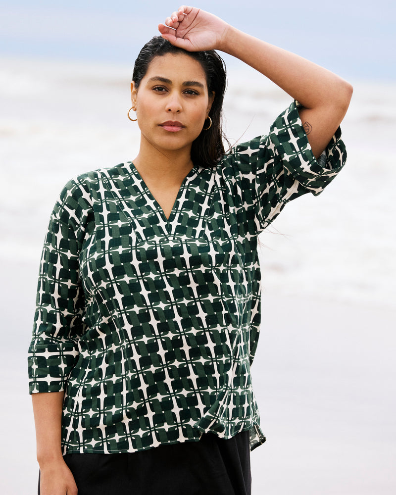 Elio V-Neck Linen Top - Green Trellis Print | Plus Size & Straight Size Women's Fashion | Universal Standard