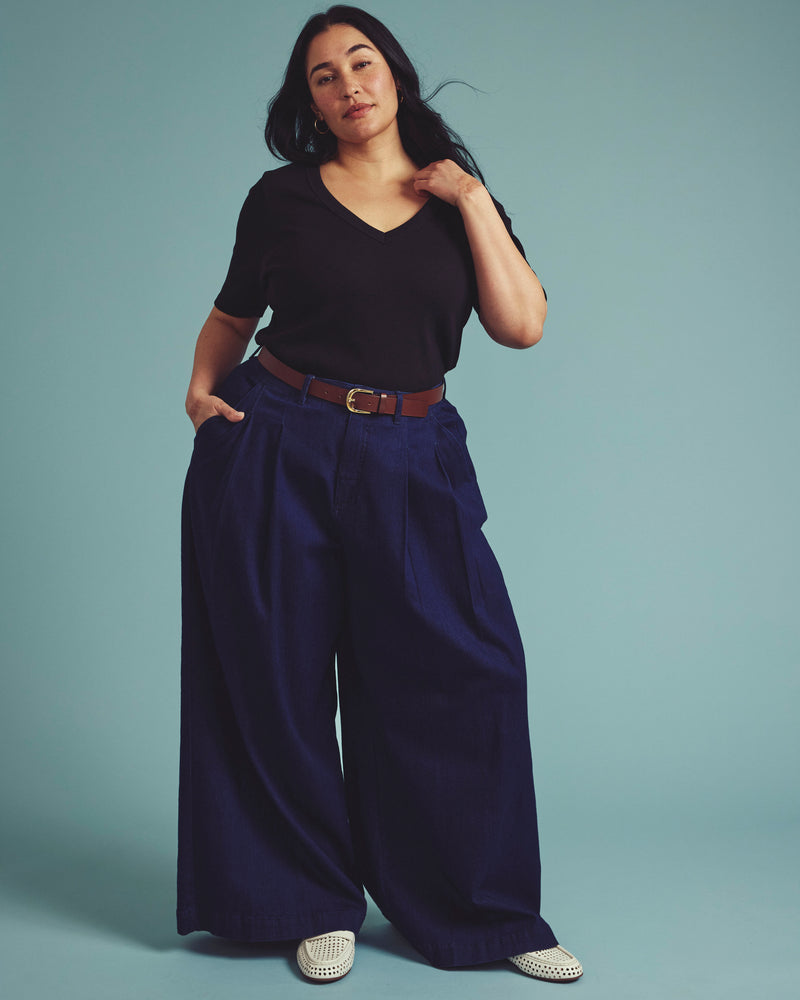 Classic V-Neck Ribbed Tee - Black | Plus Size & Straight Size Women's Fashion | Universal Standard