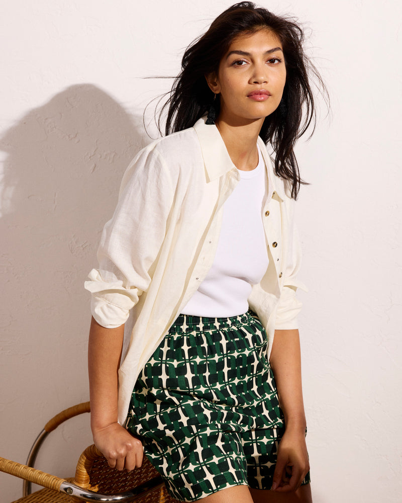 Woman wearing Juniper Linen Easy Pull-On Shorts - Green Trellis Print from Universal Standard