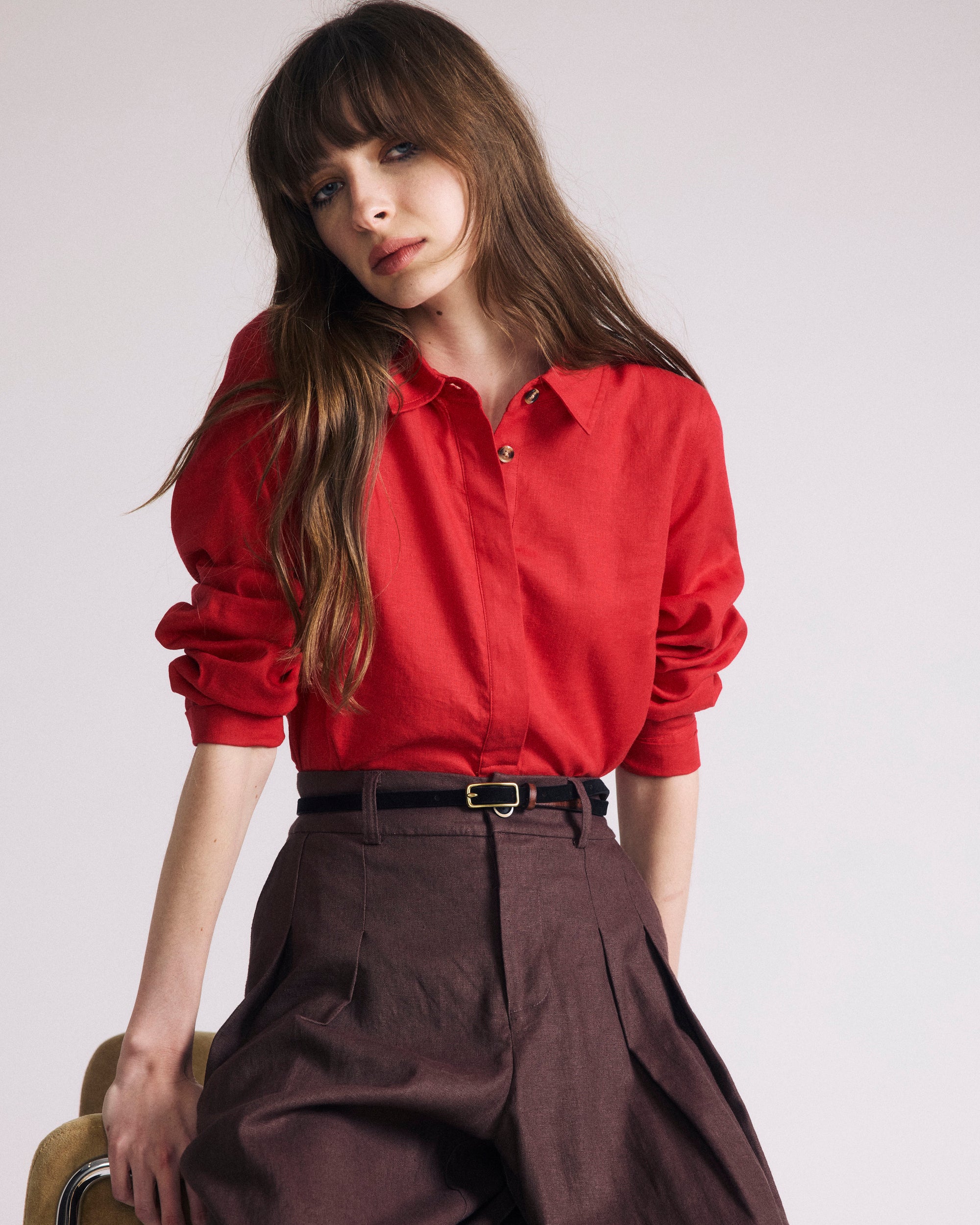 Woman wearing Elbe Popover Stretch Linen Shirt - Brilliant Red from Universal Standard