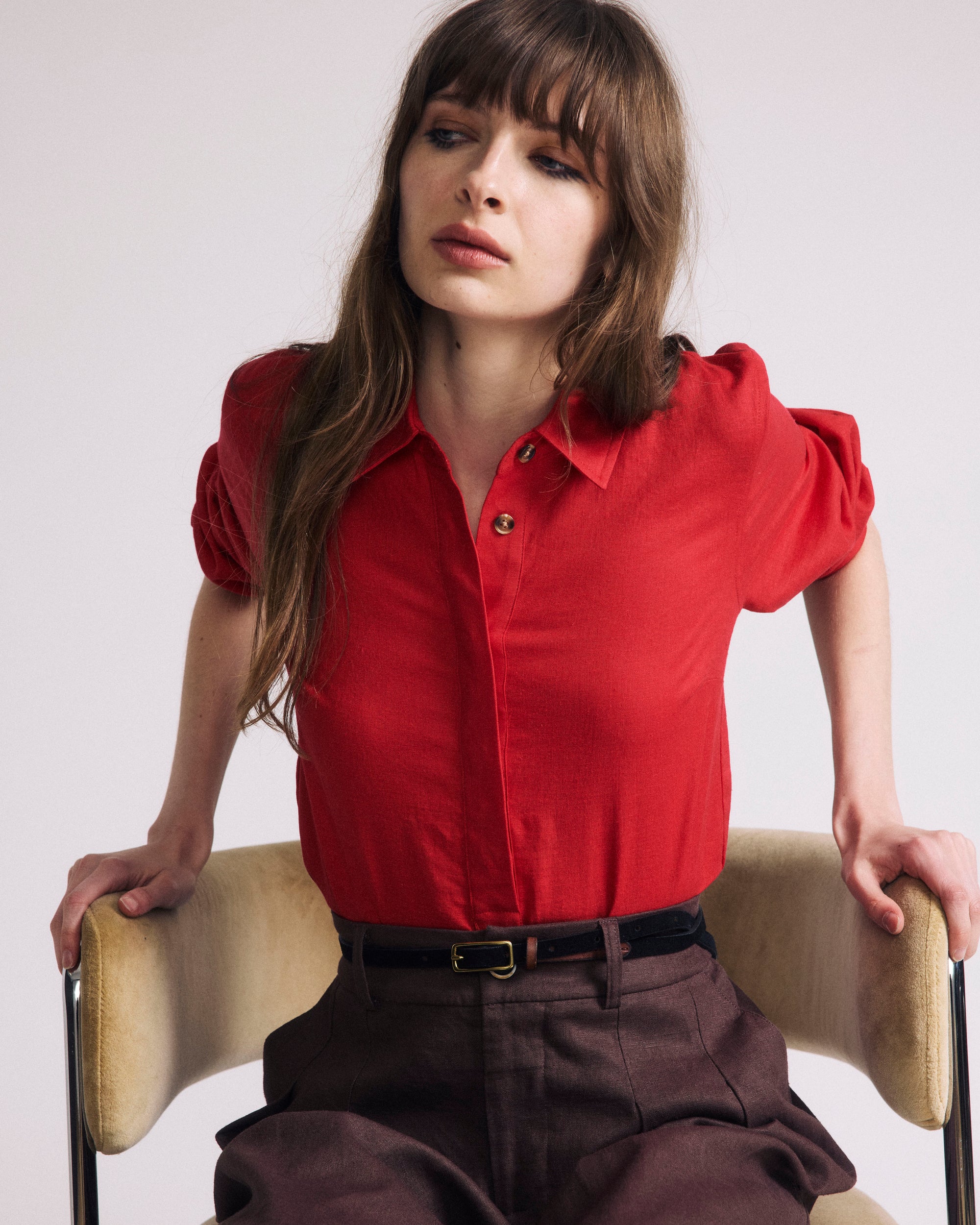 Woman wearing Elbe Popover Stretch Linen Shirt - Brilliant Red from Universal Standard