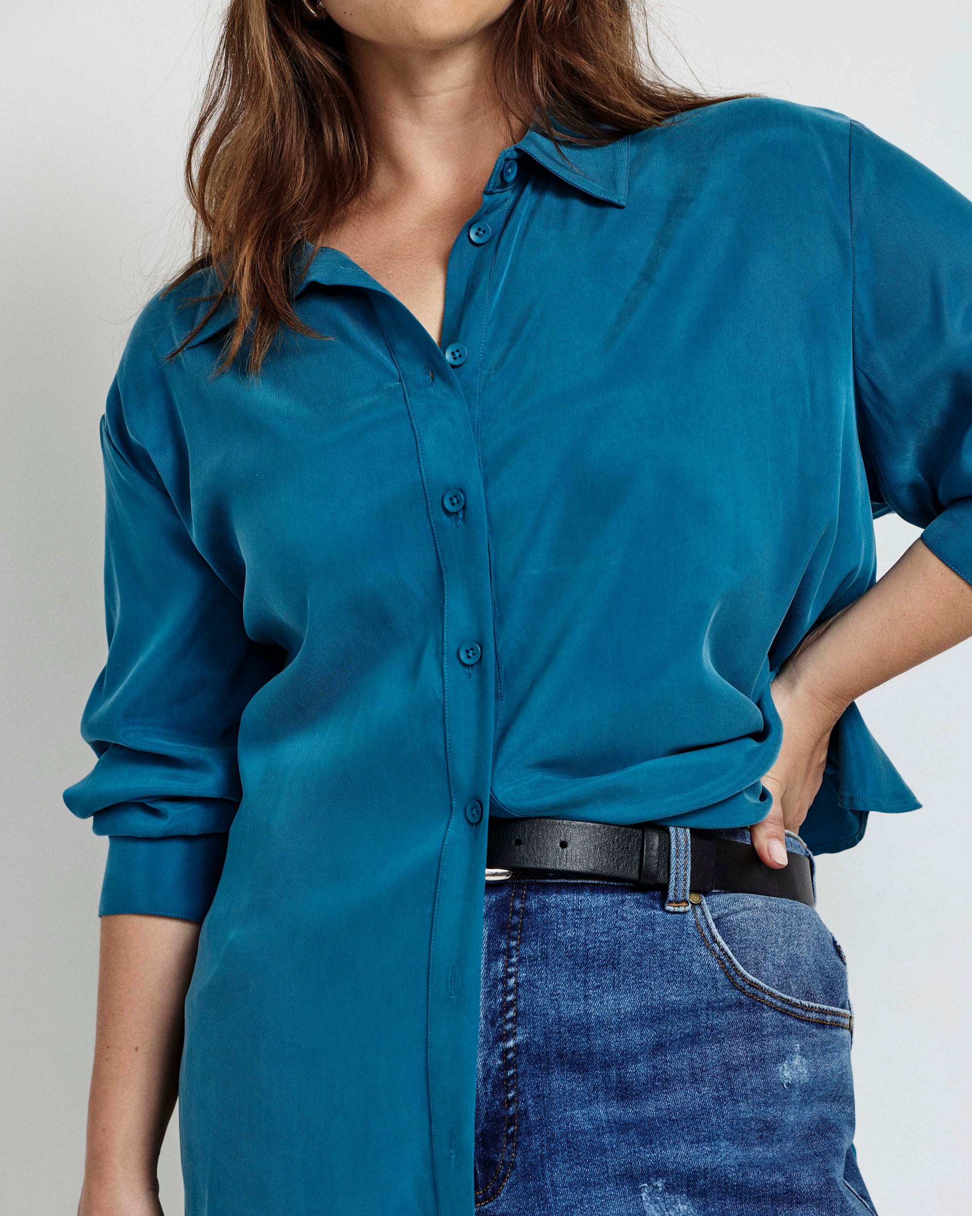 Cooling Stretch Cupro Oversized Artist Shirt - Blue Beetle | Plus Size & Straight Size Women's Fashion | Universal Standard