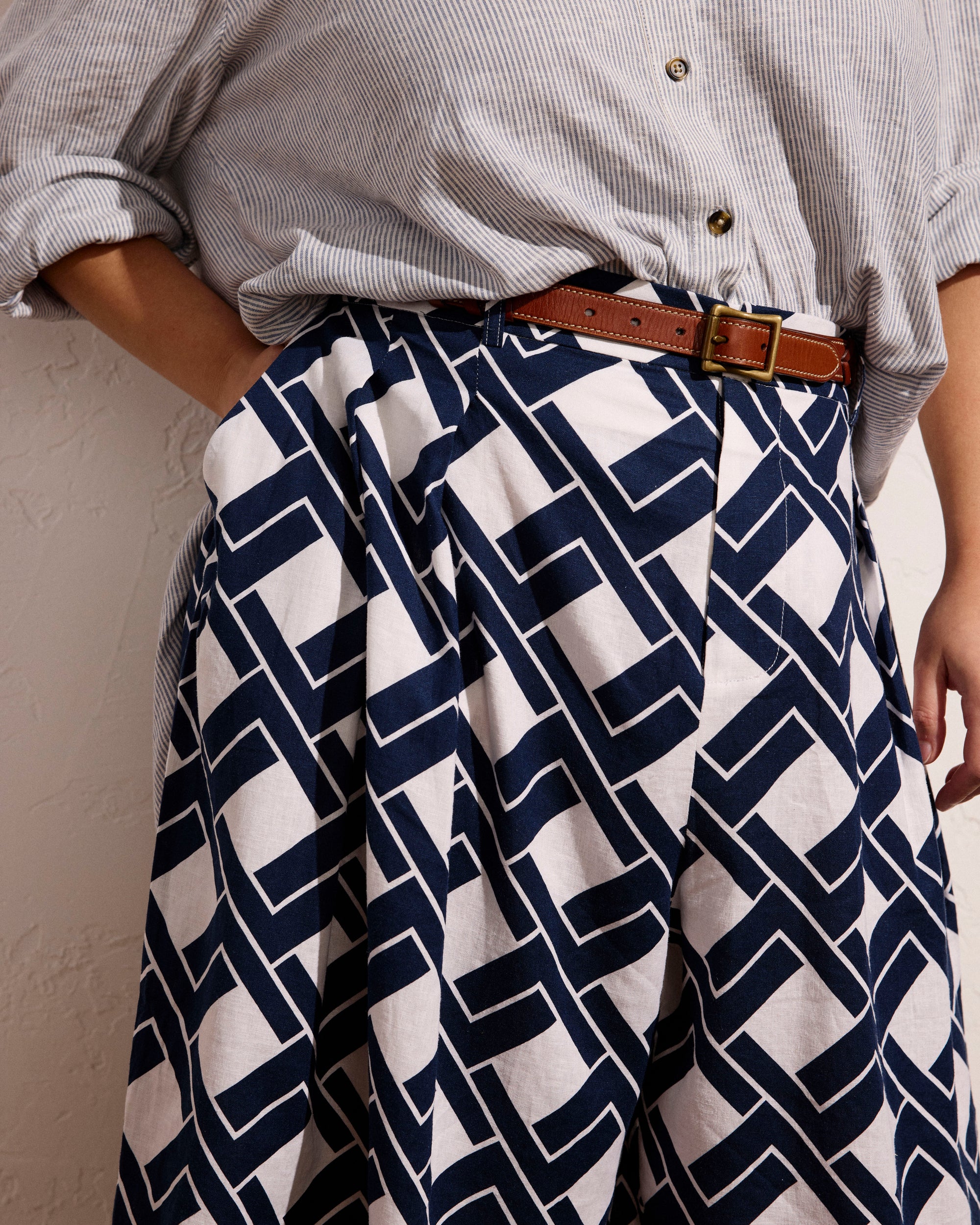 Seaport Tailored Linen Blend Short - Geometrica Print | Plus Size & Straight Size Women's Fashion | Universal Standard
