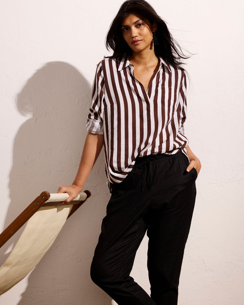 Woman wearing Sayville Linen Drawstring Pant - Black from Universal Standard