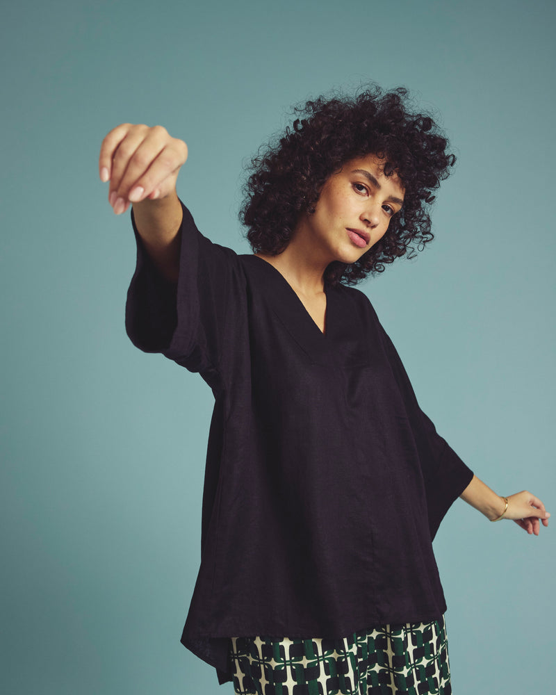 Elio V-Neck Linen Top - Black | Plus Size & Straight Size Women's Fashion | Universal Standard