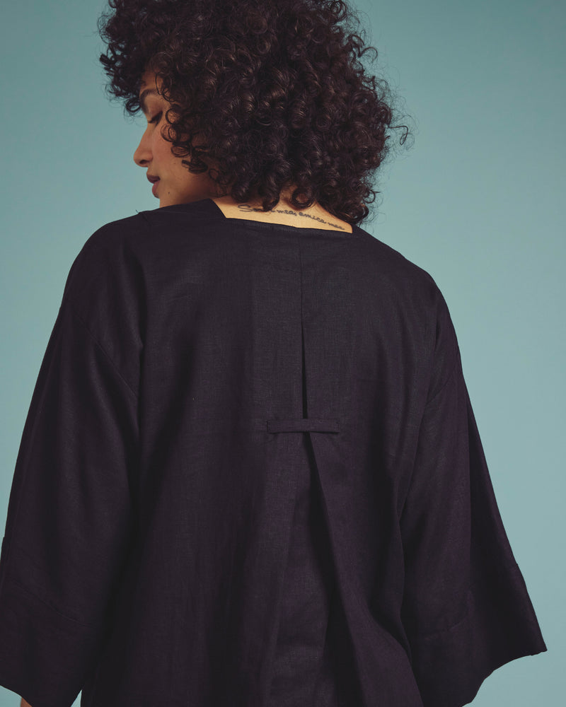 Elio V-Neck Linen Top - Black | Plus Size & Straight Size Women's Fashion | Universal Standard